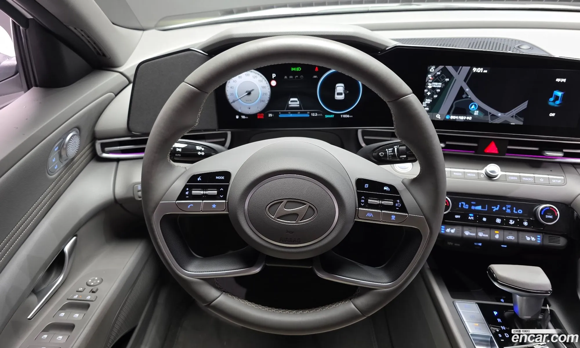 Hyundai Elantra 2025 — 3