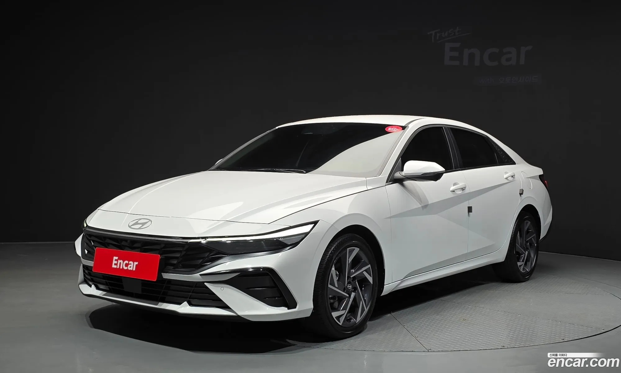 Hyundai Elantra 2025 — 16