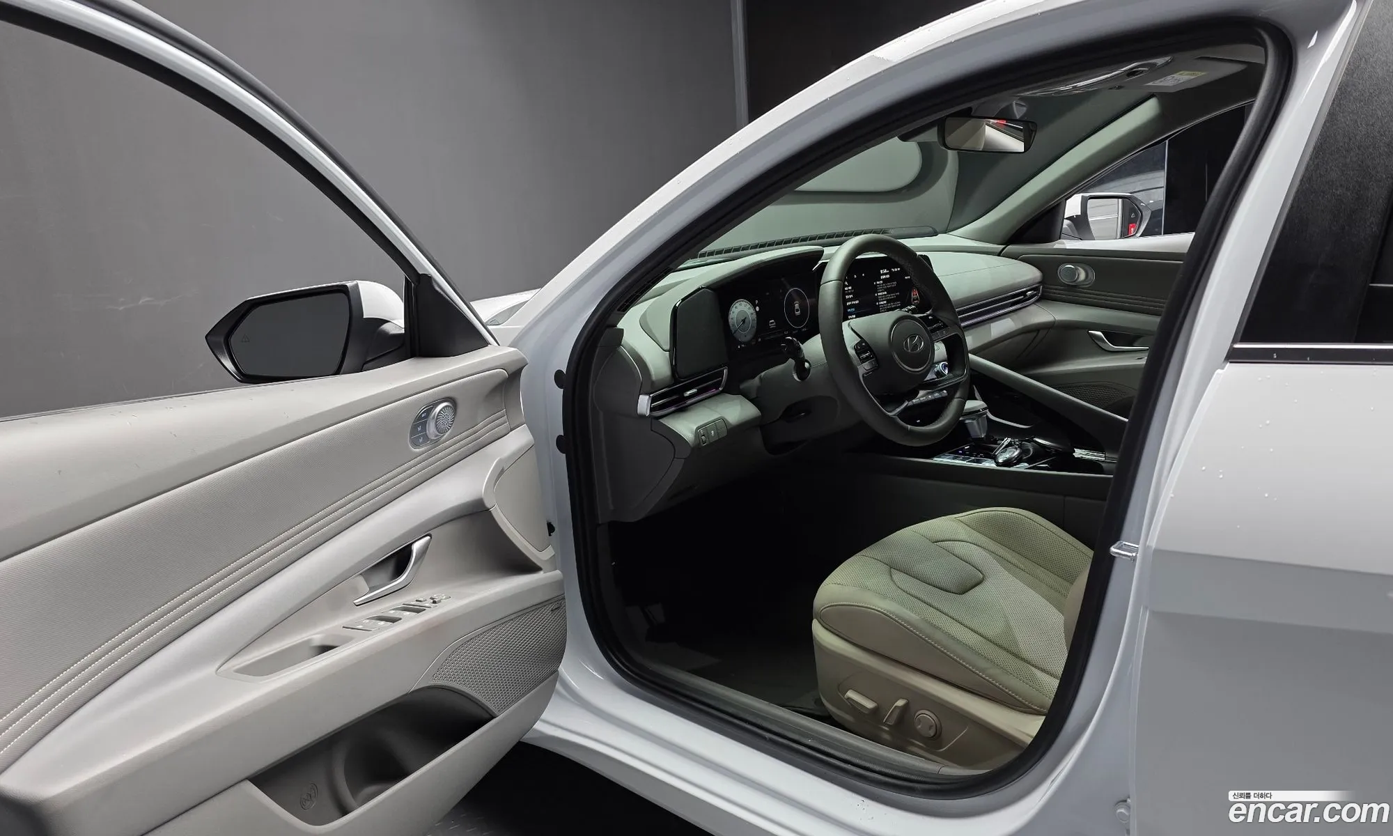 Hyundai Elantra 2025 — 10
