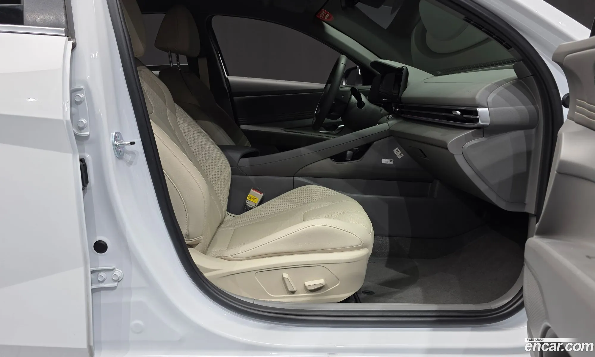 Hyundai Elantra 2025 — 2