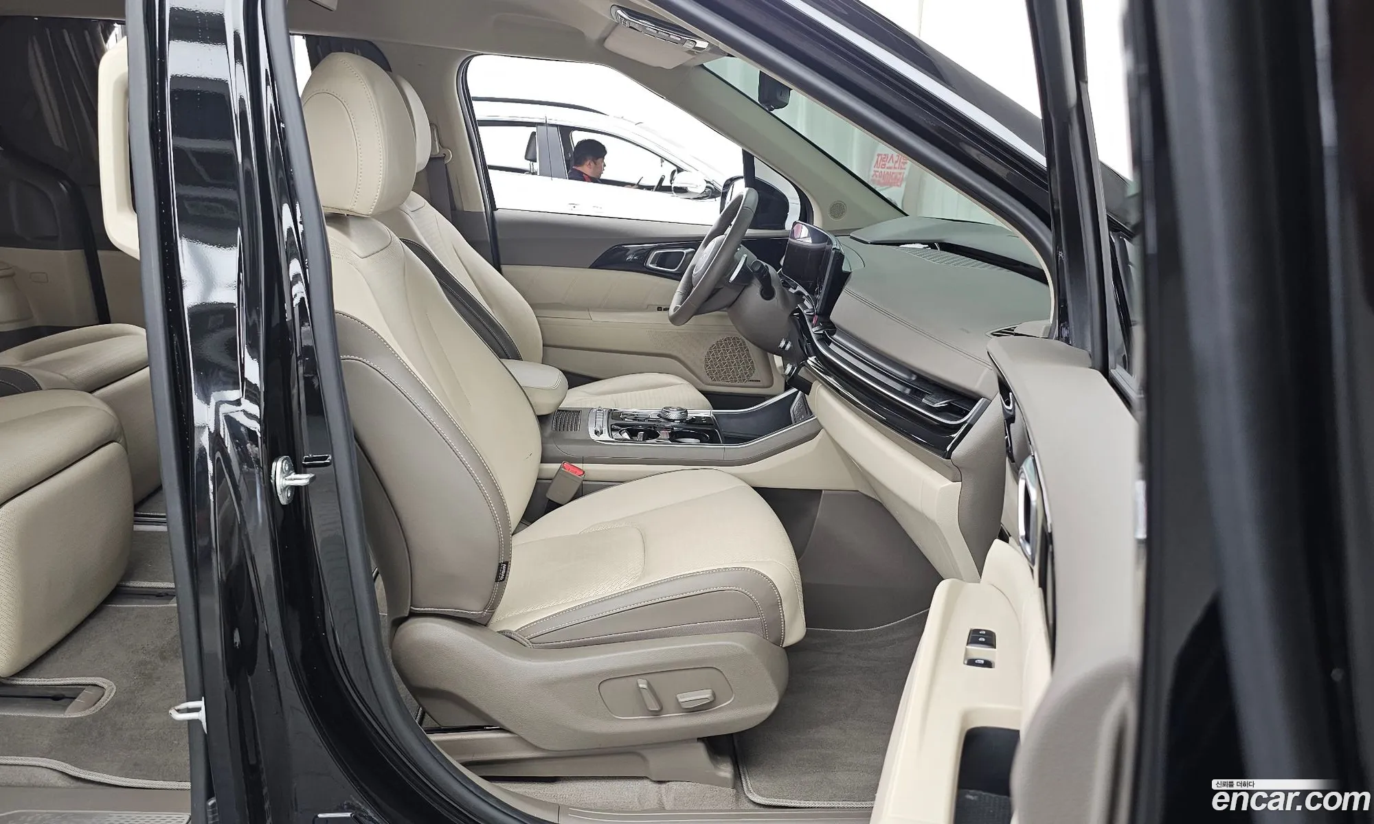 Kia Carnival 2024 — 18