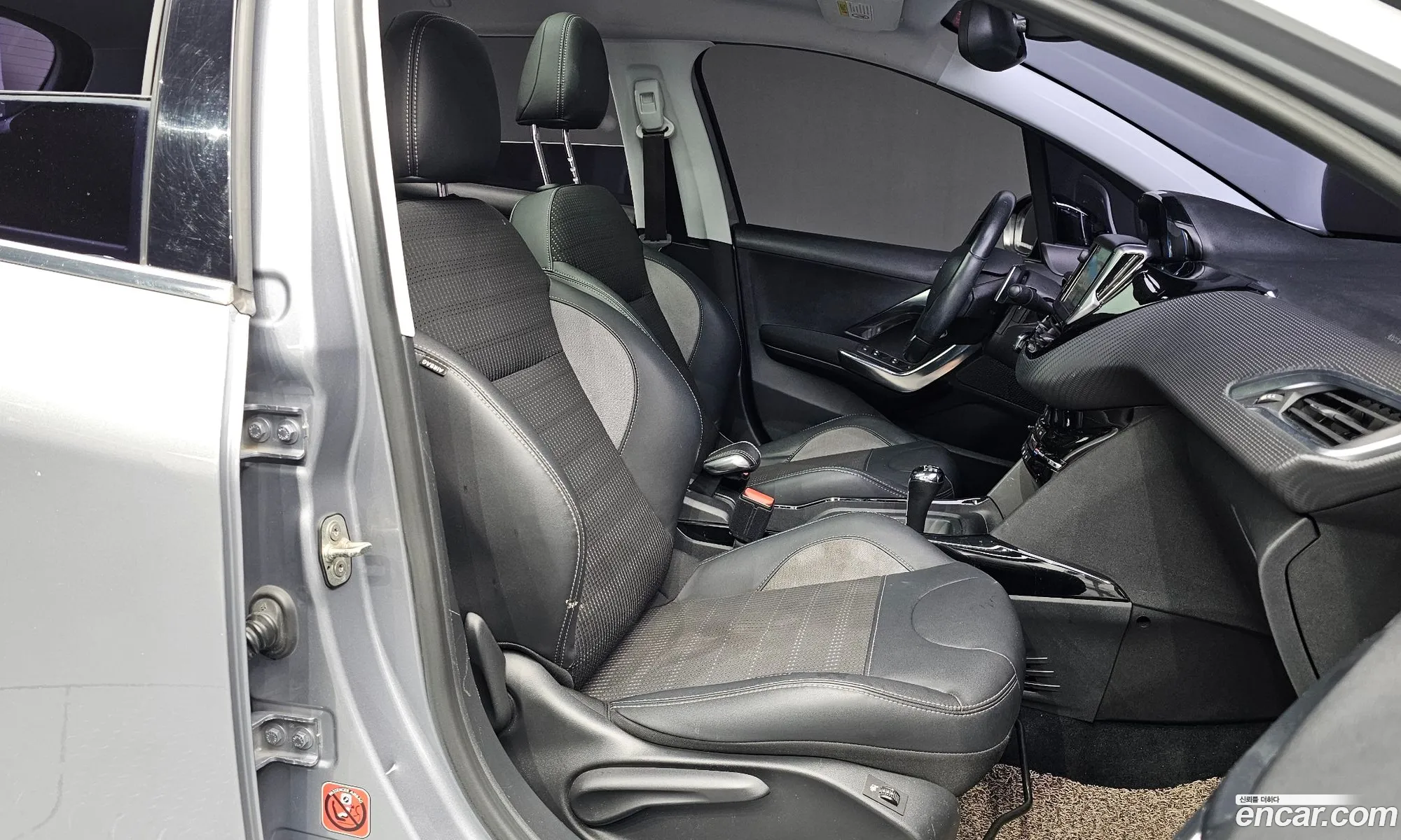 Peugeot 2008 2016 VF3CUBHYMGY049482 — 5