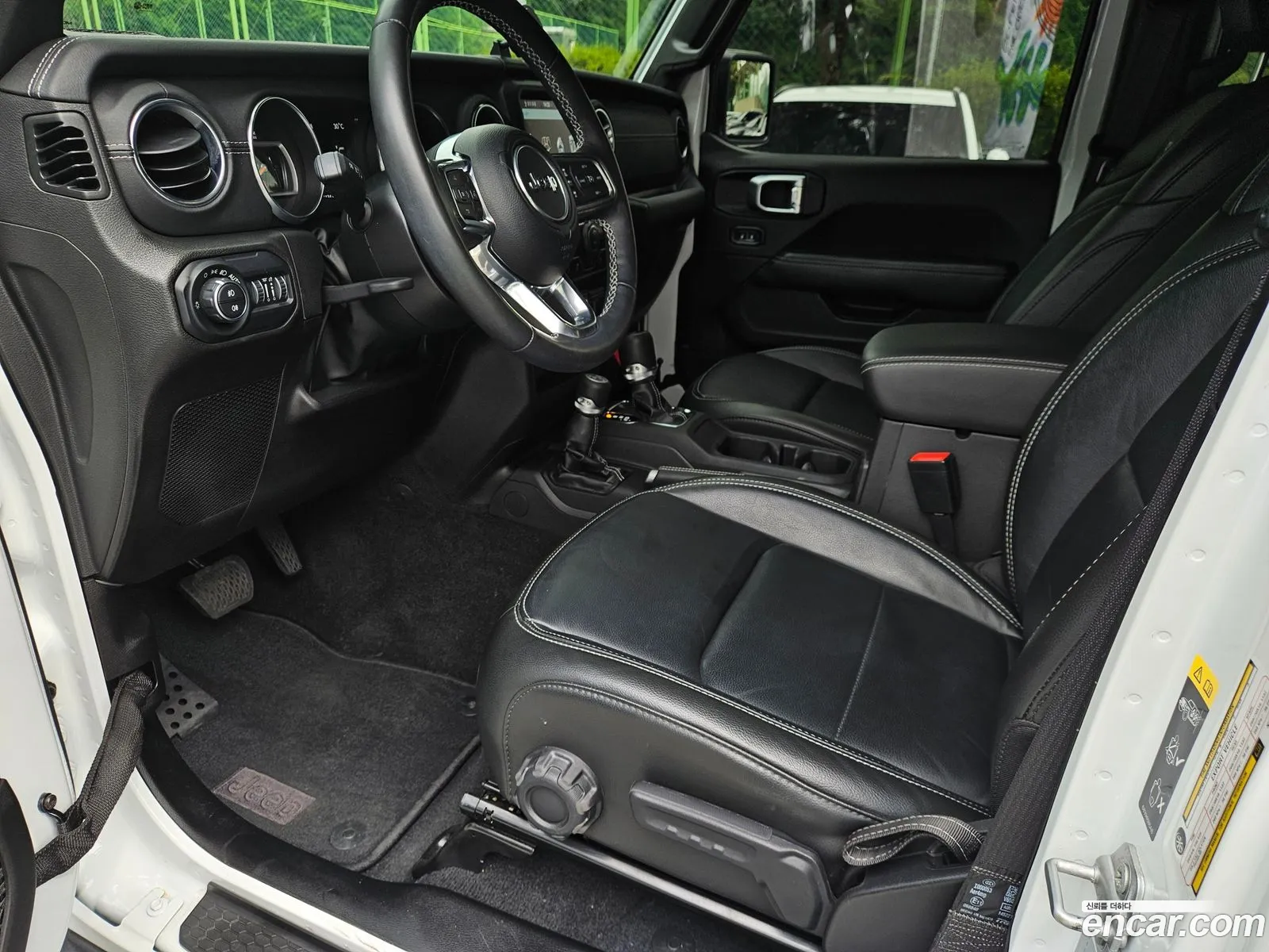 Jeep Wrangler 2022 — 13