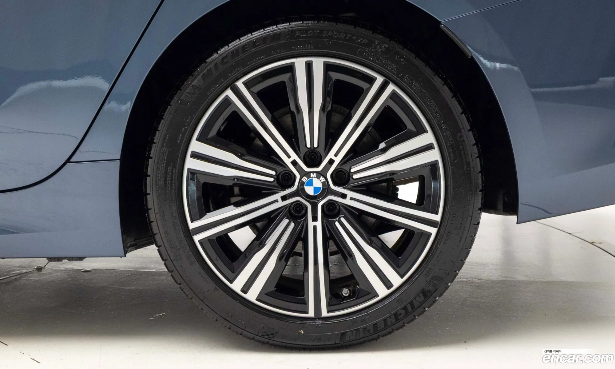BMW 3 Series 2025 — 17