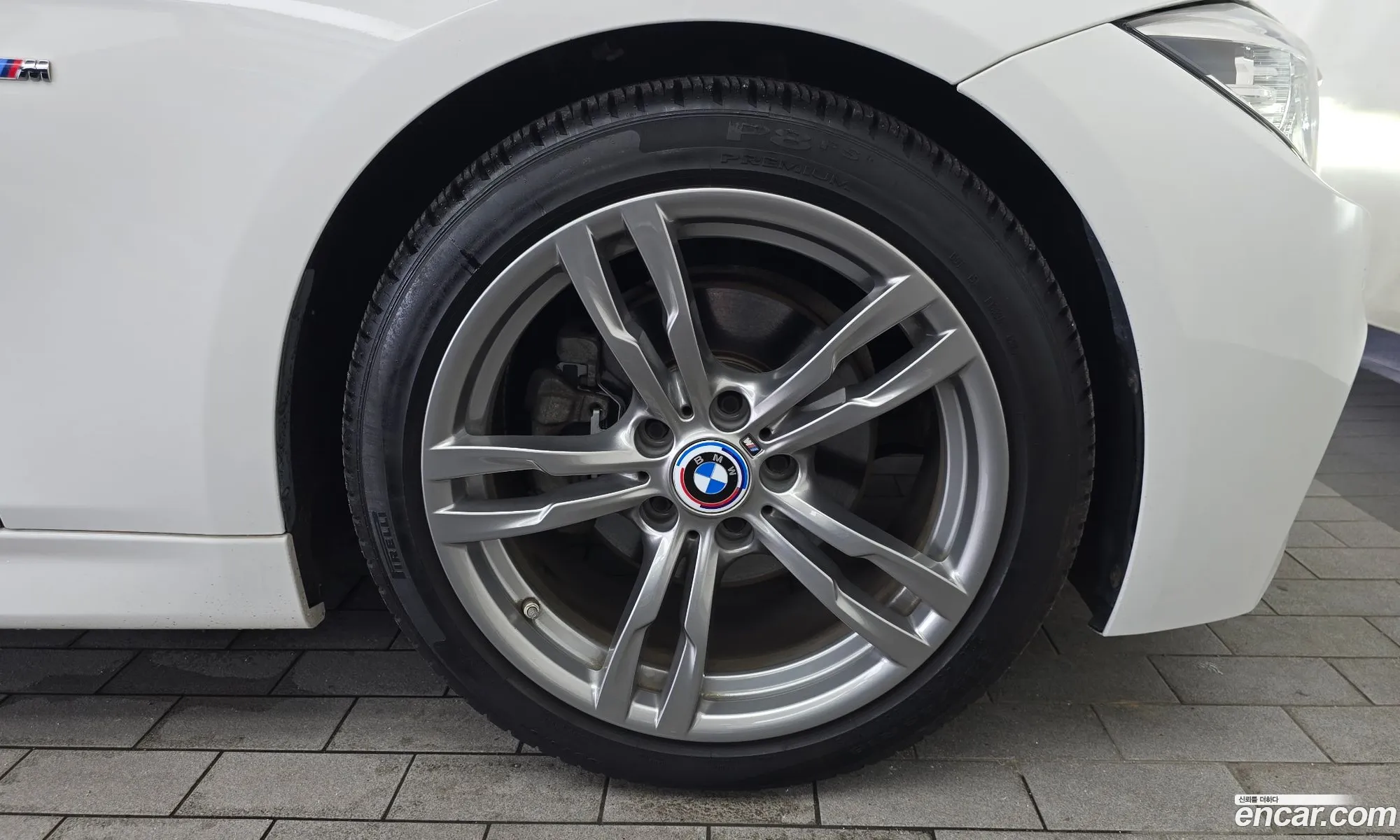 BMW 3 Series 2018 WBA8C5104J5L45572 — 3