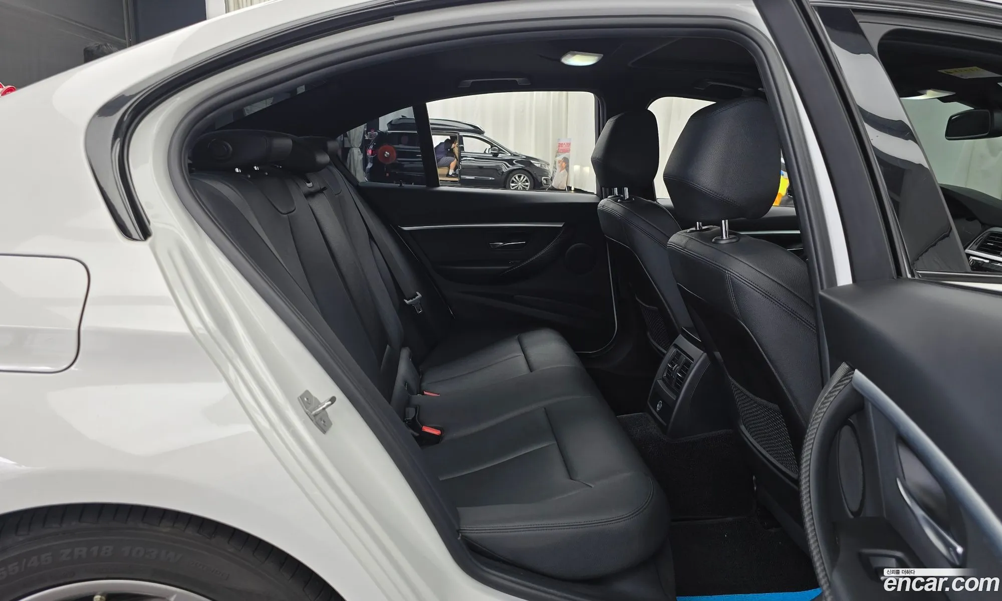 BMW 3 Series 2018 WBA8C5104J5L45572 — 17