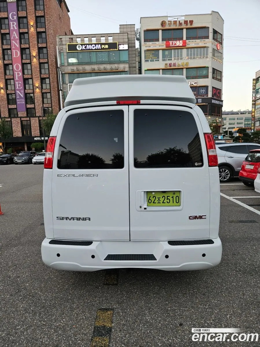 GMC Savana 2023 — 8
