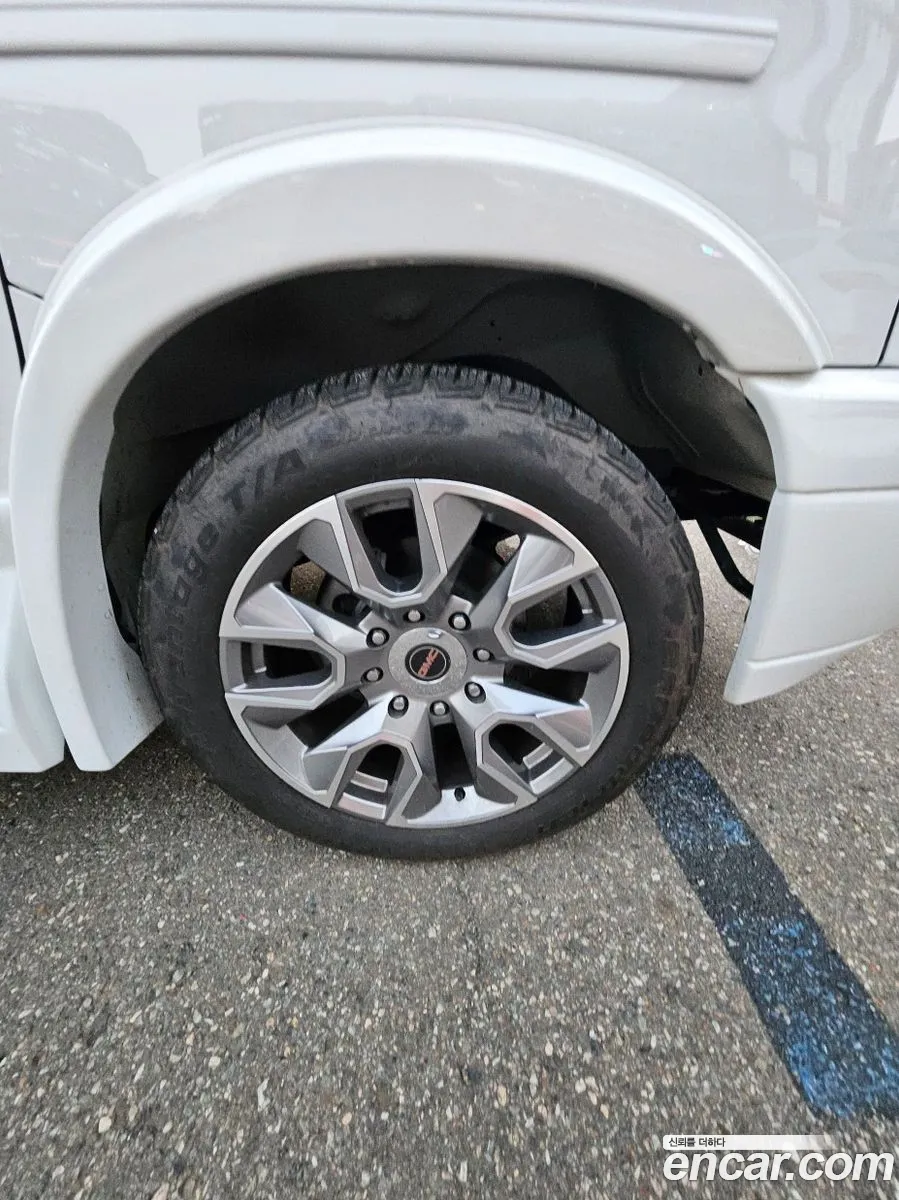 GMC Savana 2023 — 4