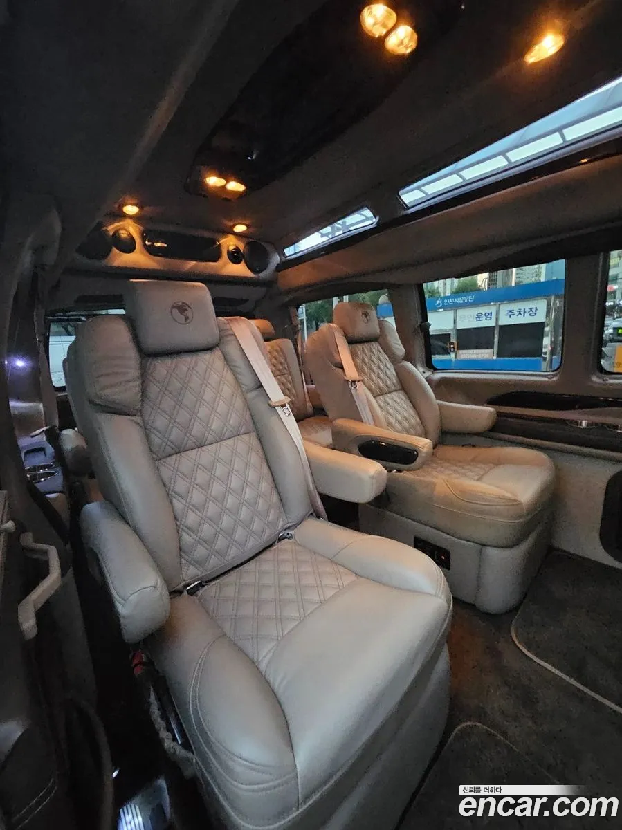 GMC Savana 2023 — 10