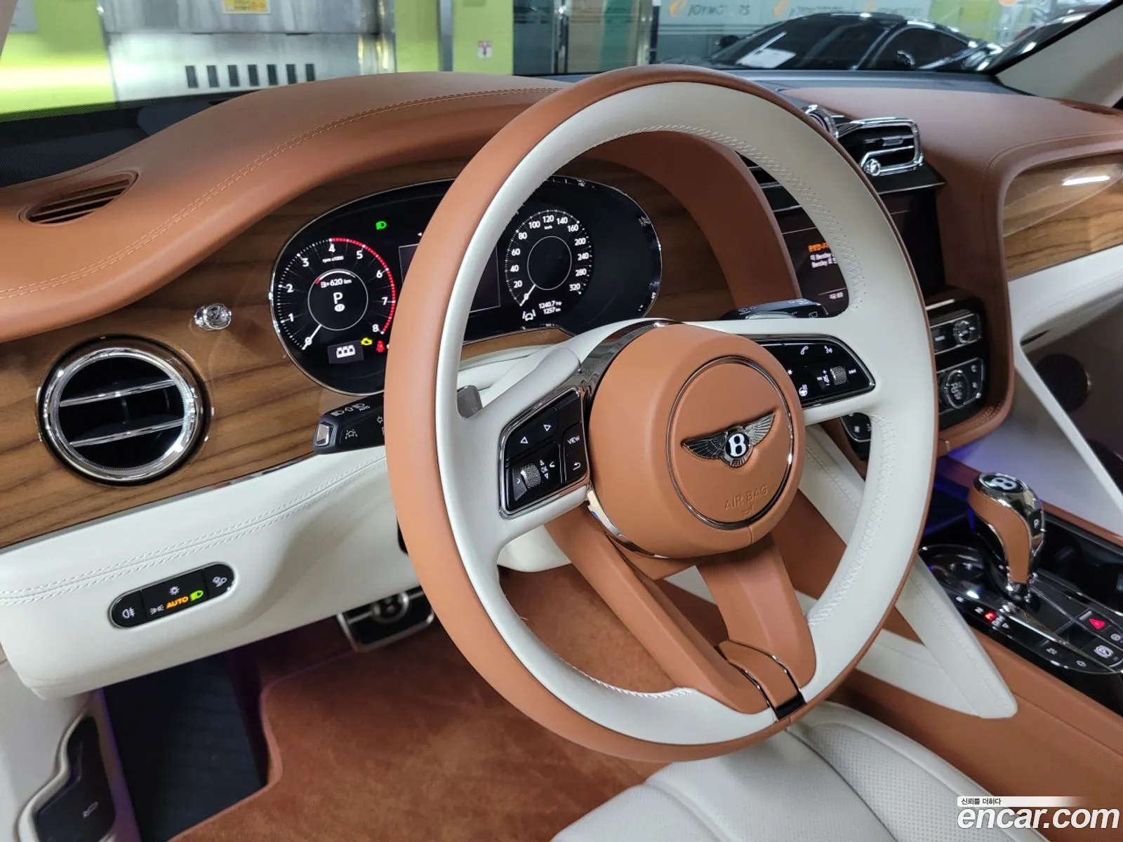 Bentley Bentayga 2026 — 3
