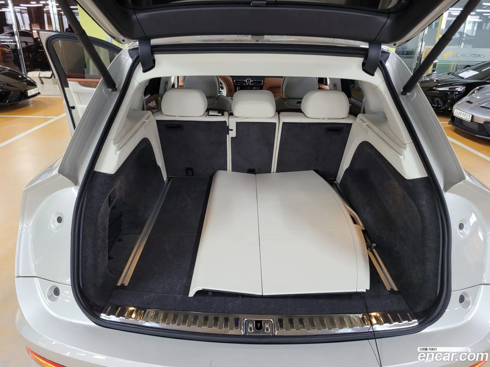 Bentley Bentayga 2026 — 6