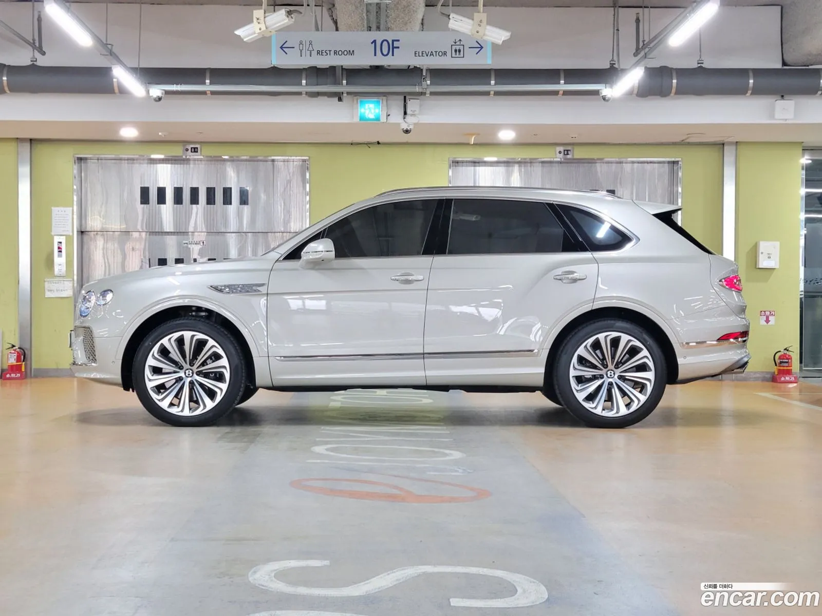 Bentley Bentayga 2026 — 14
