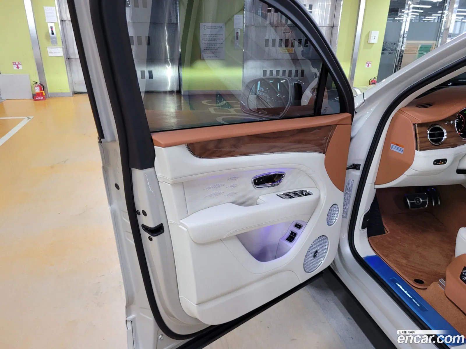 Bentley Bentayga 2026 — 11