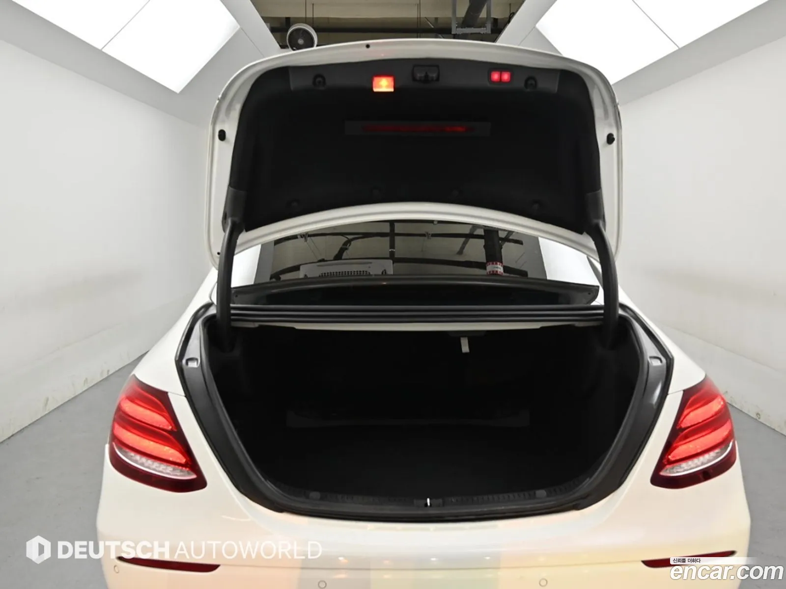 Mercedes-Benz E-Class W213 2017 — 11