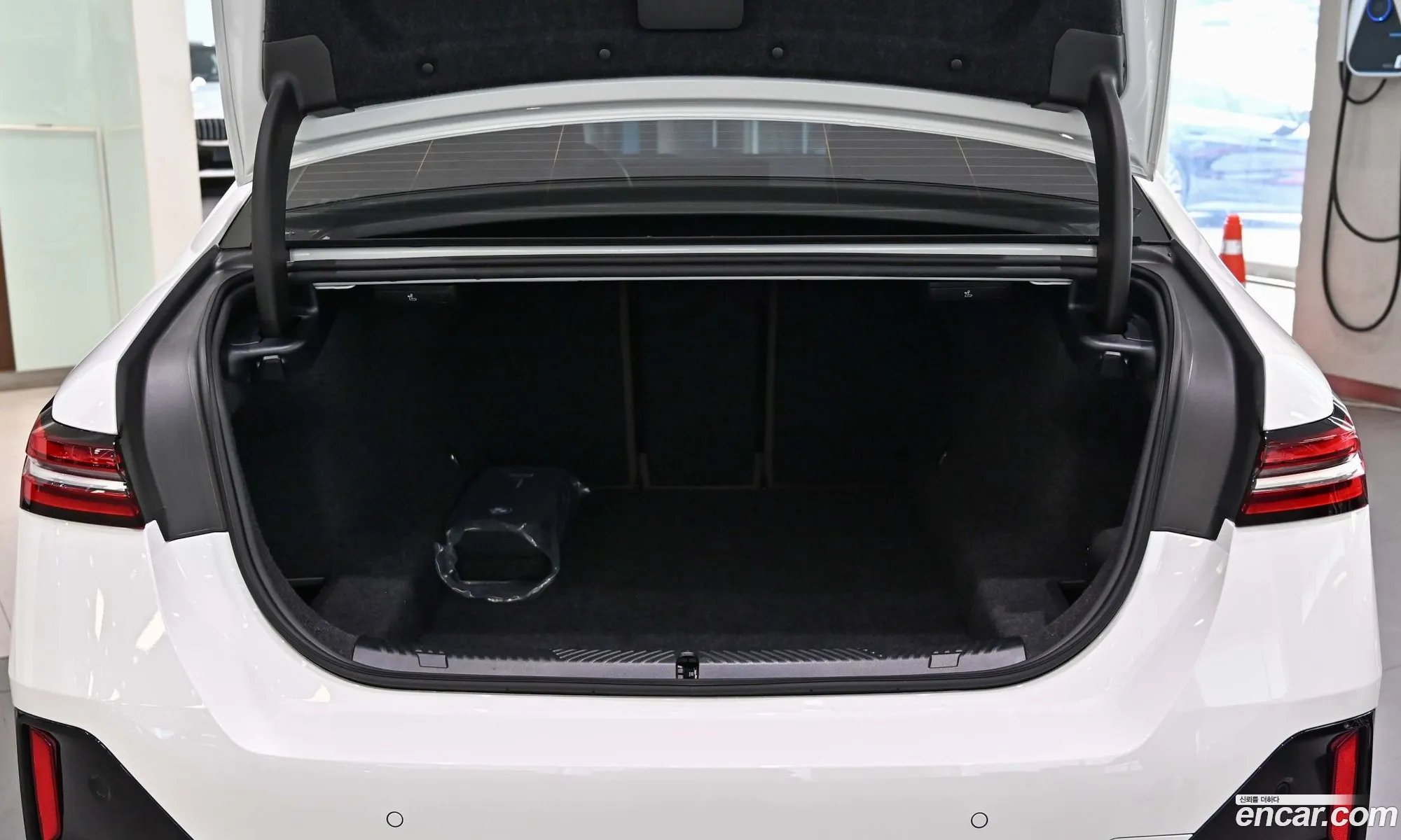BMW 5 Series 2025 — 16