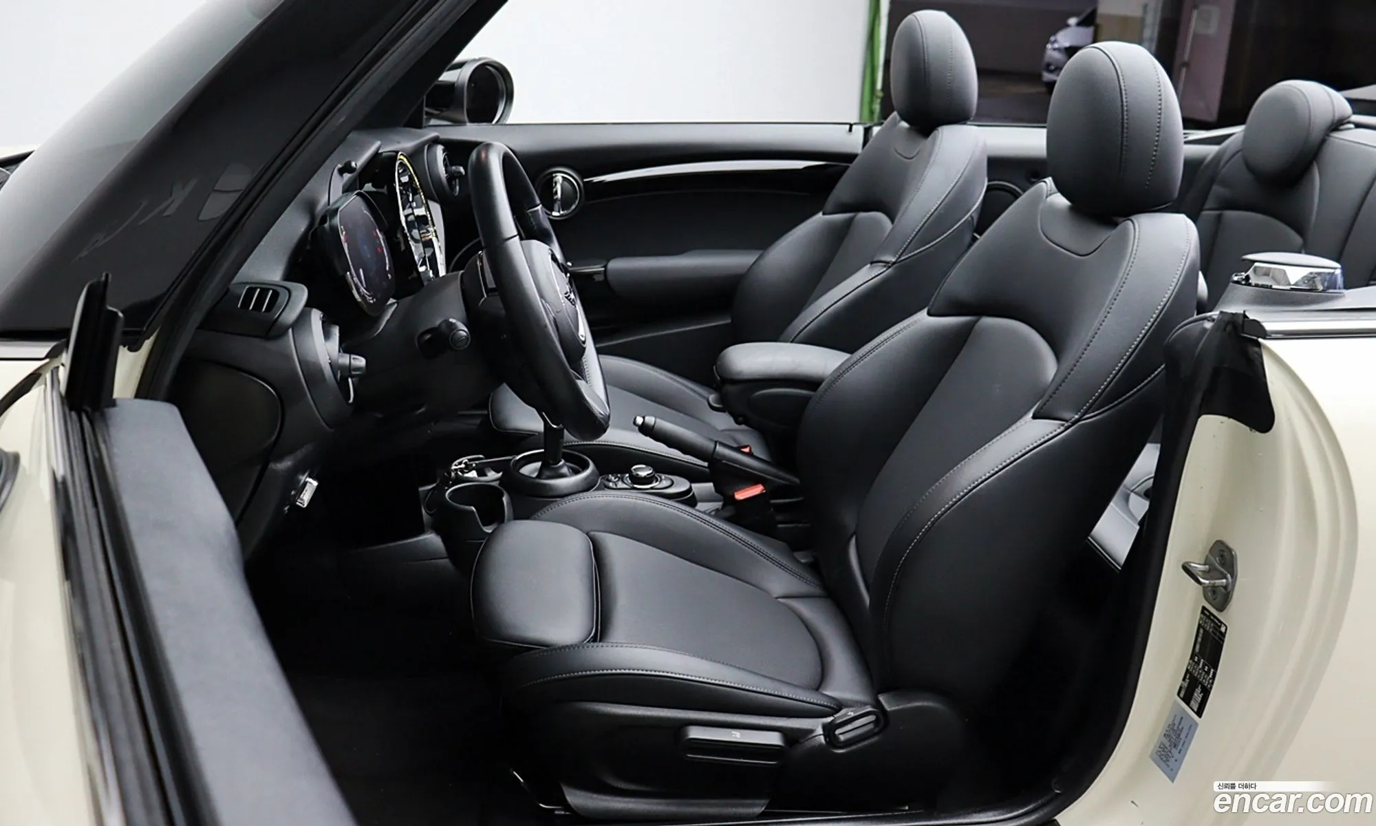 Mini Cooper Convertible 2022 — 17