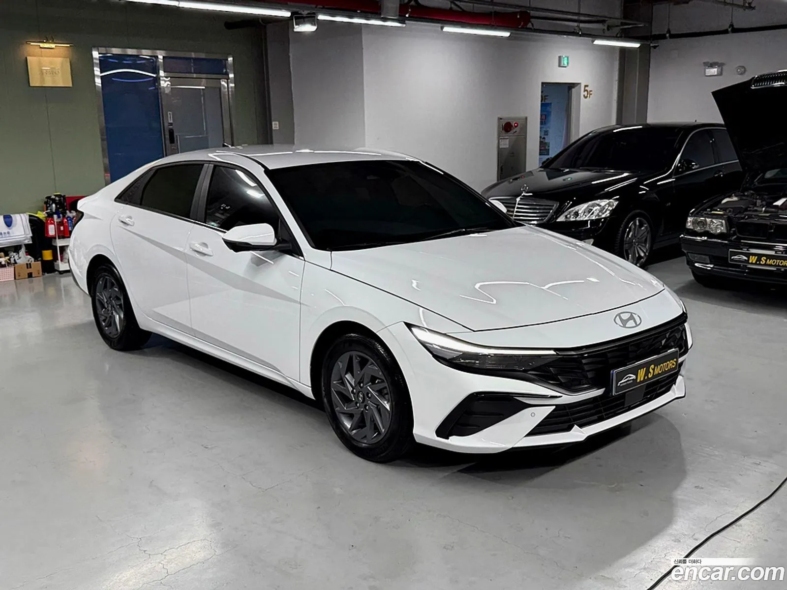 Hyundai Elantra 2023 — 16