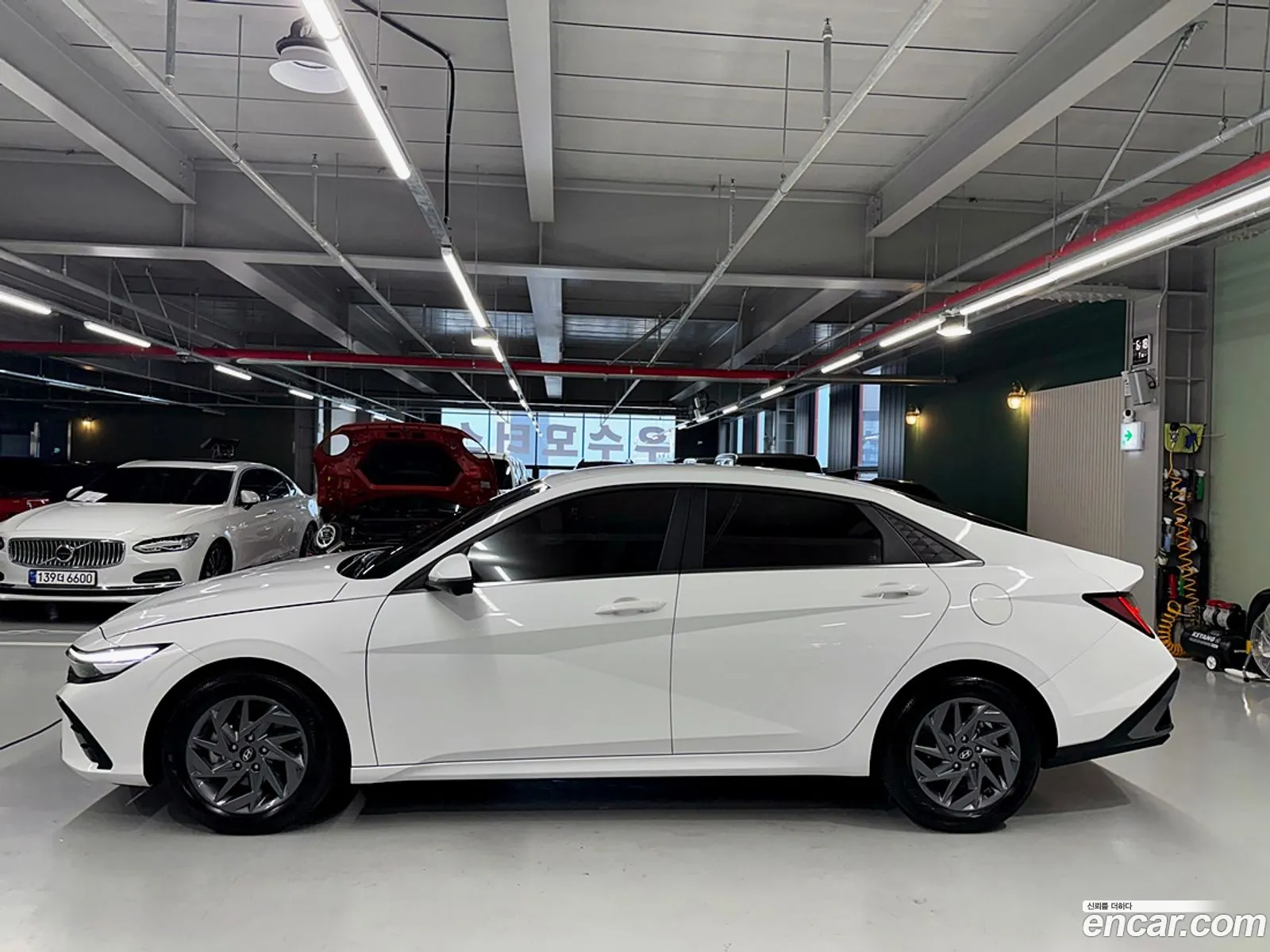 Hyundai Elantra 2023 — 15