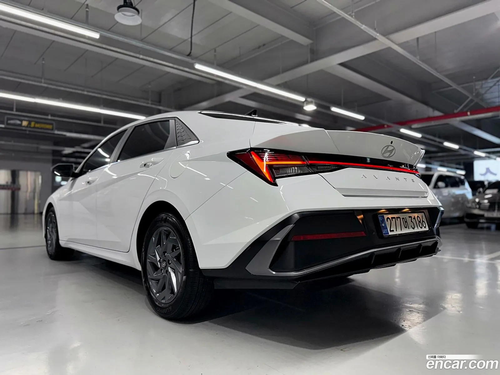 Hyundai Elantra 2023 — 12