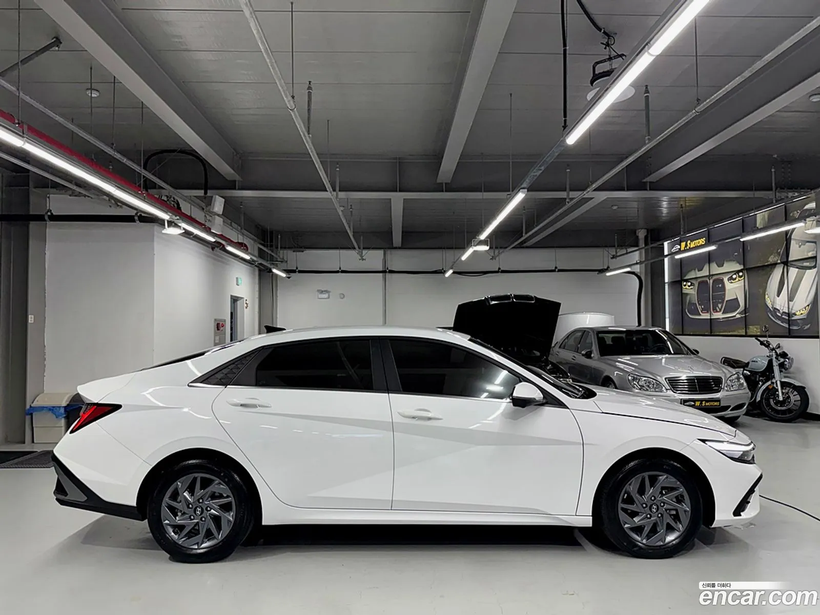 Hyundai Elantra 2023 — 5