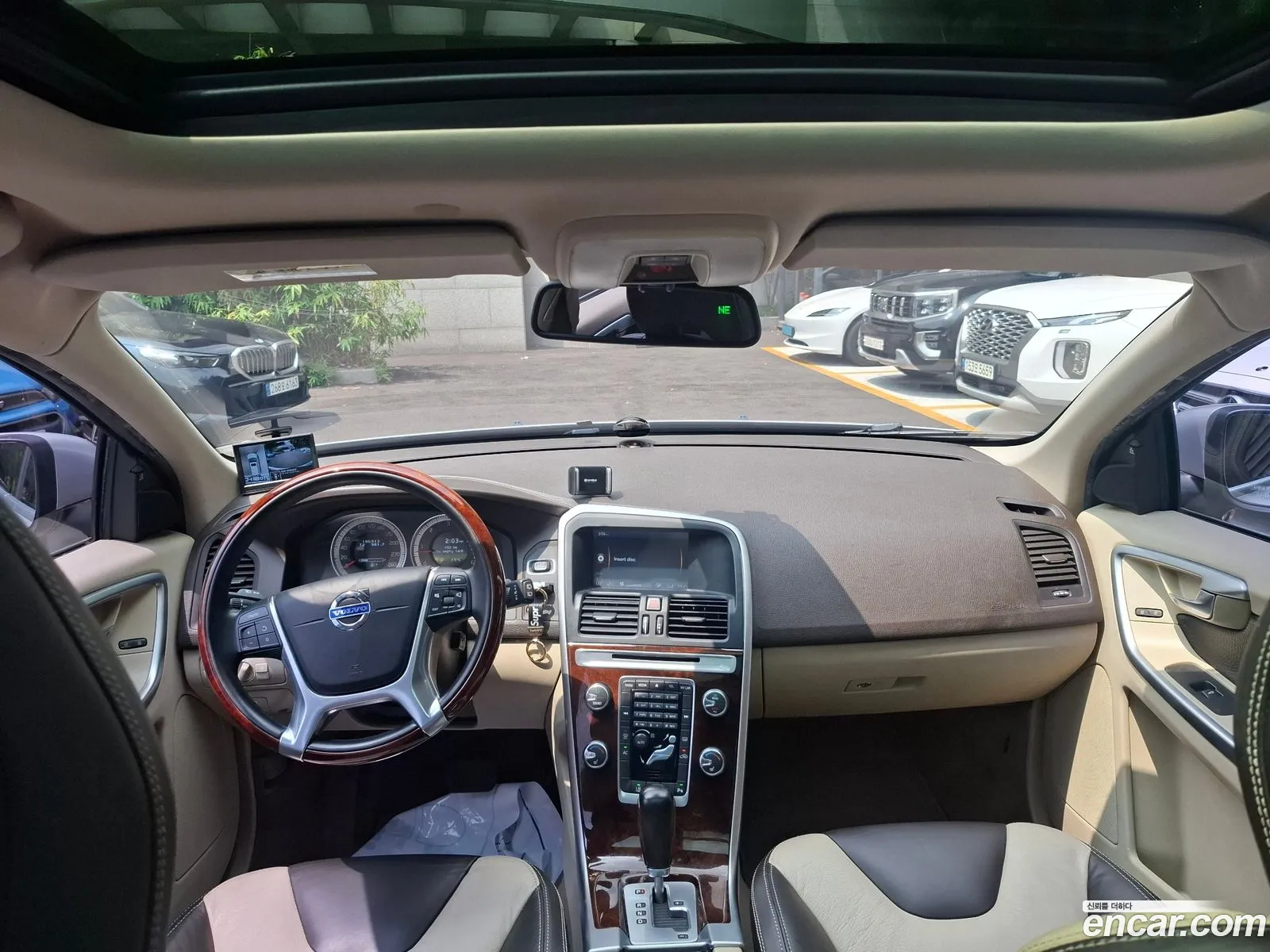 Volvo XC60 2011 — 2