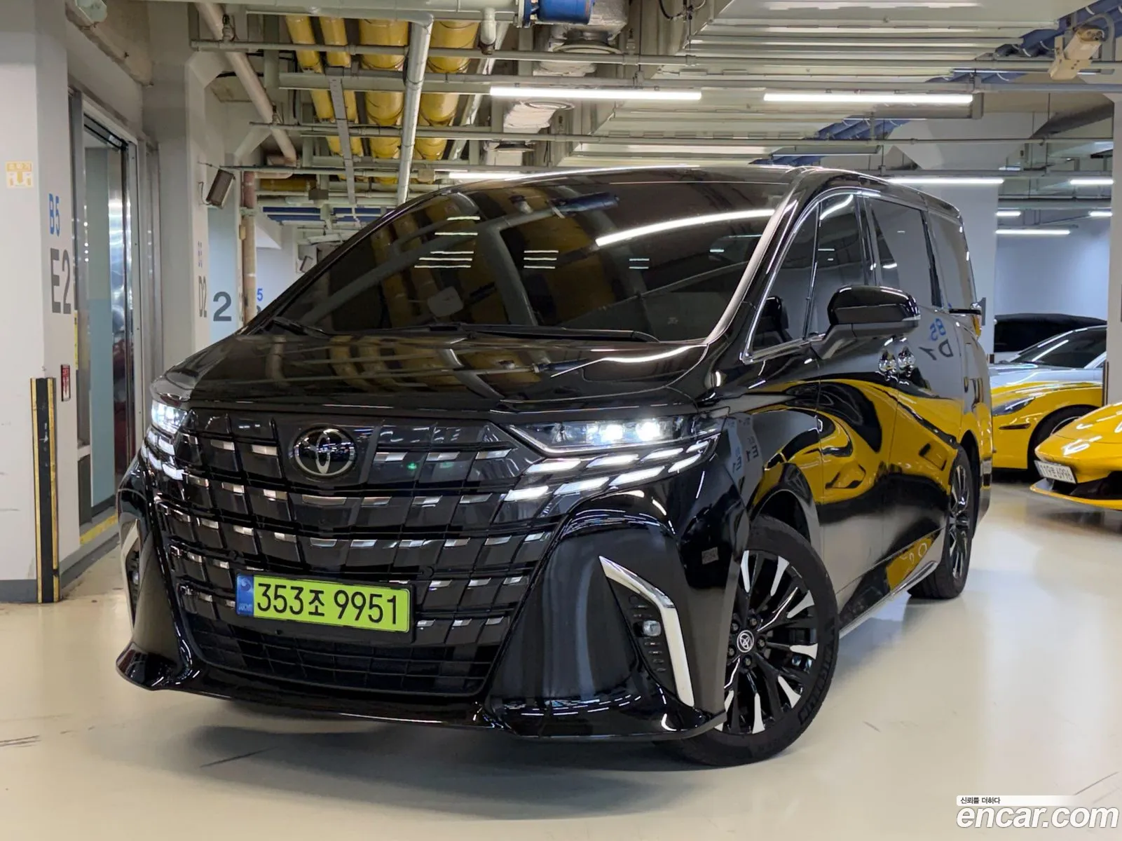 Toyota Alphard 2023 — 19