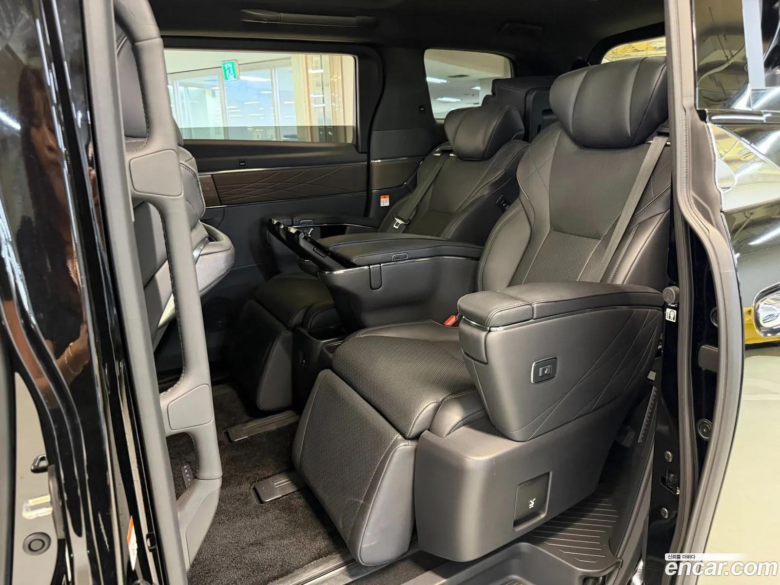 Toyota Alphard 2023 — 2