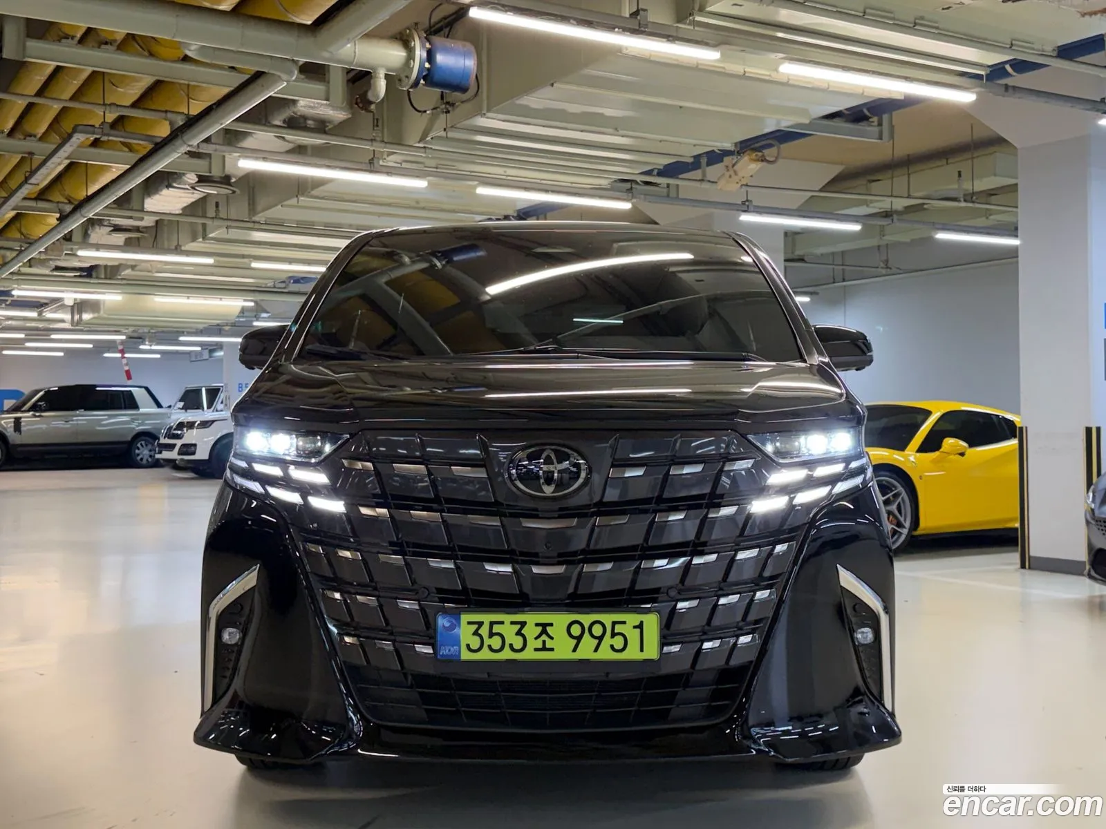 Toyota Alphard 2023 — 18