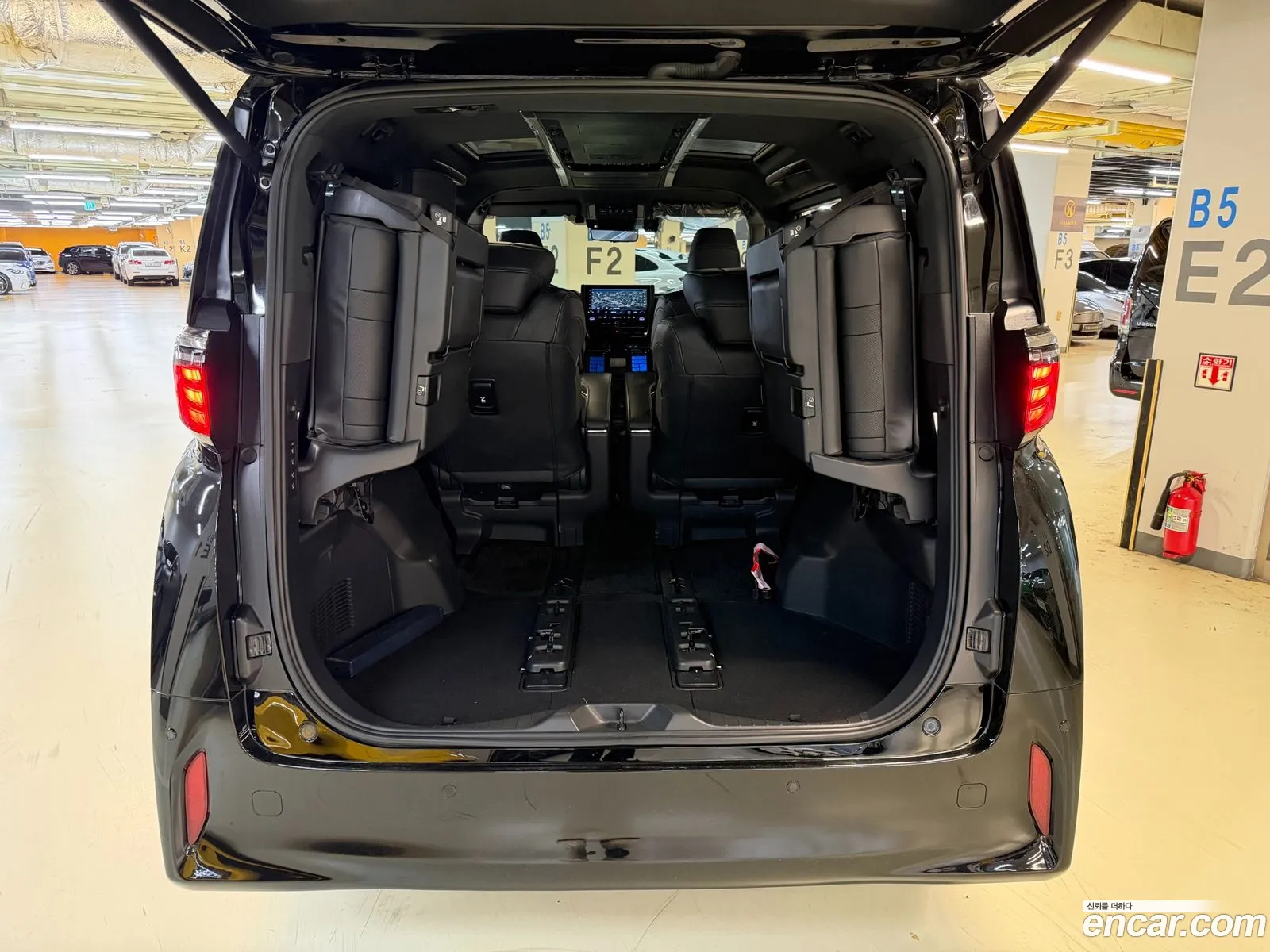 Toyota Alphard 2023 — 4