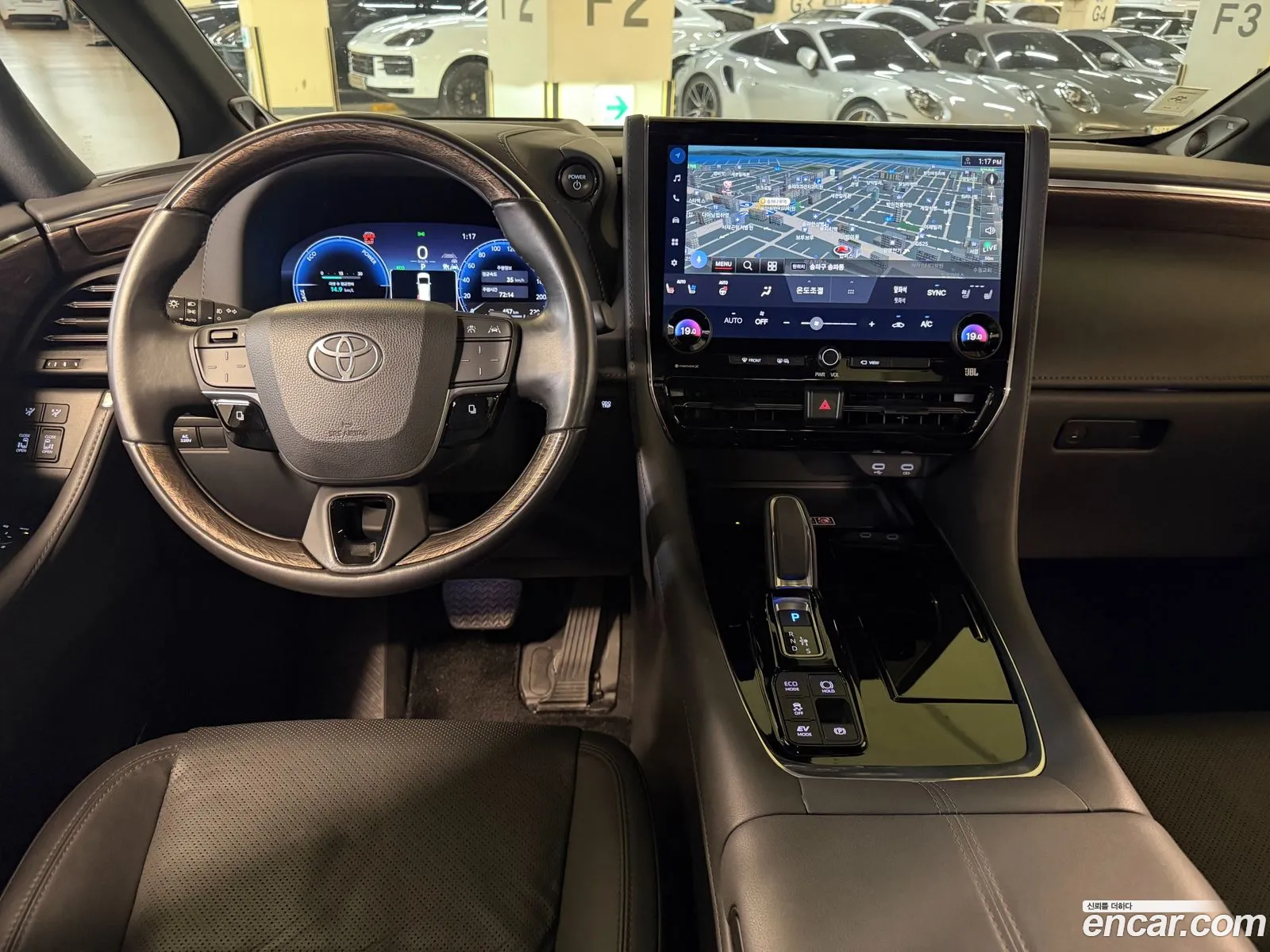 Toyota Alphard 2023 — 7