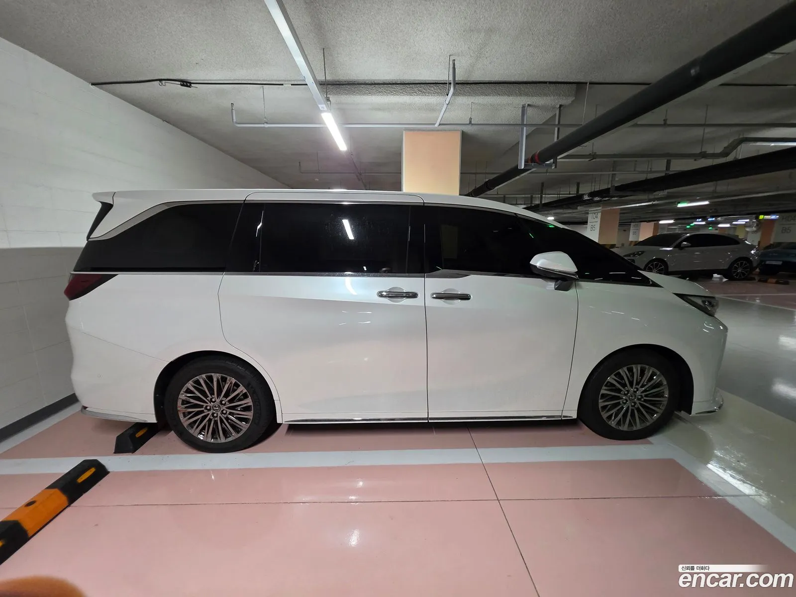 Lexus LM 2025 — 3