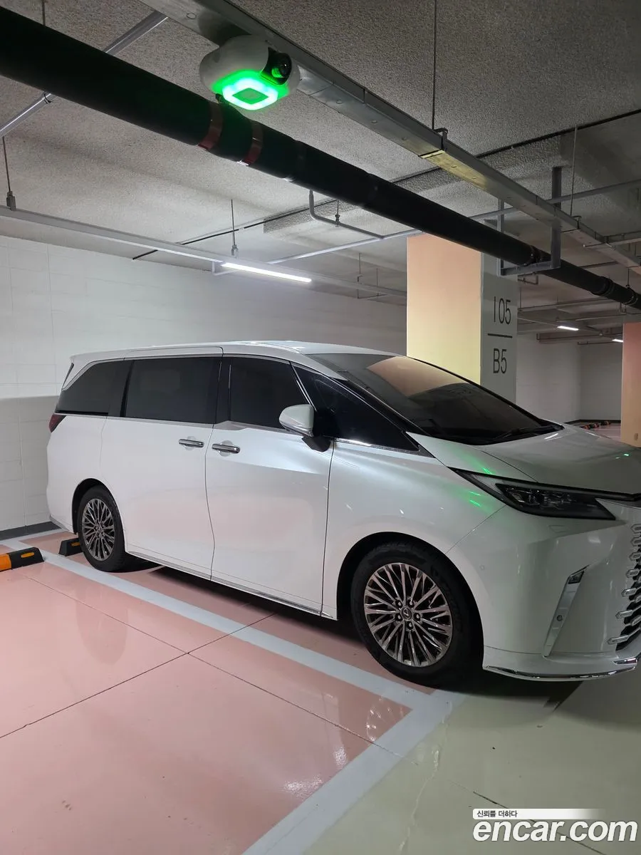 Lexus LM 2025 — 6