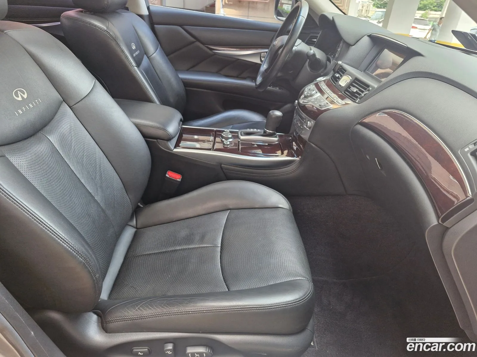 Infiniti M37 2011 — 17