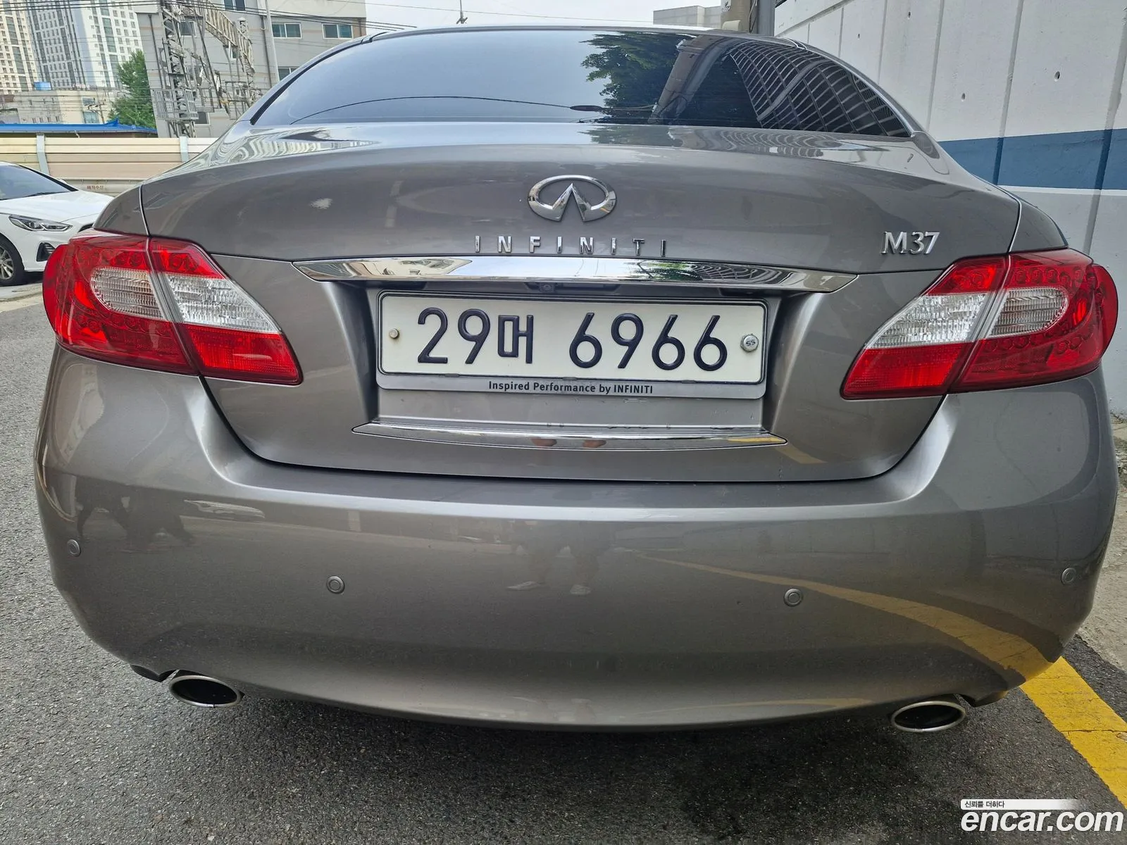 Infiniti M37 2011 — 20