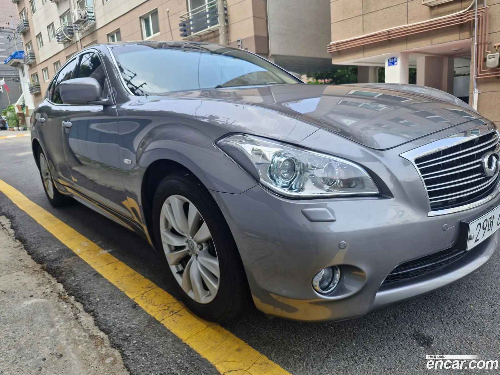 Infiniti M37 2011 — 16