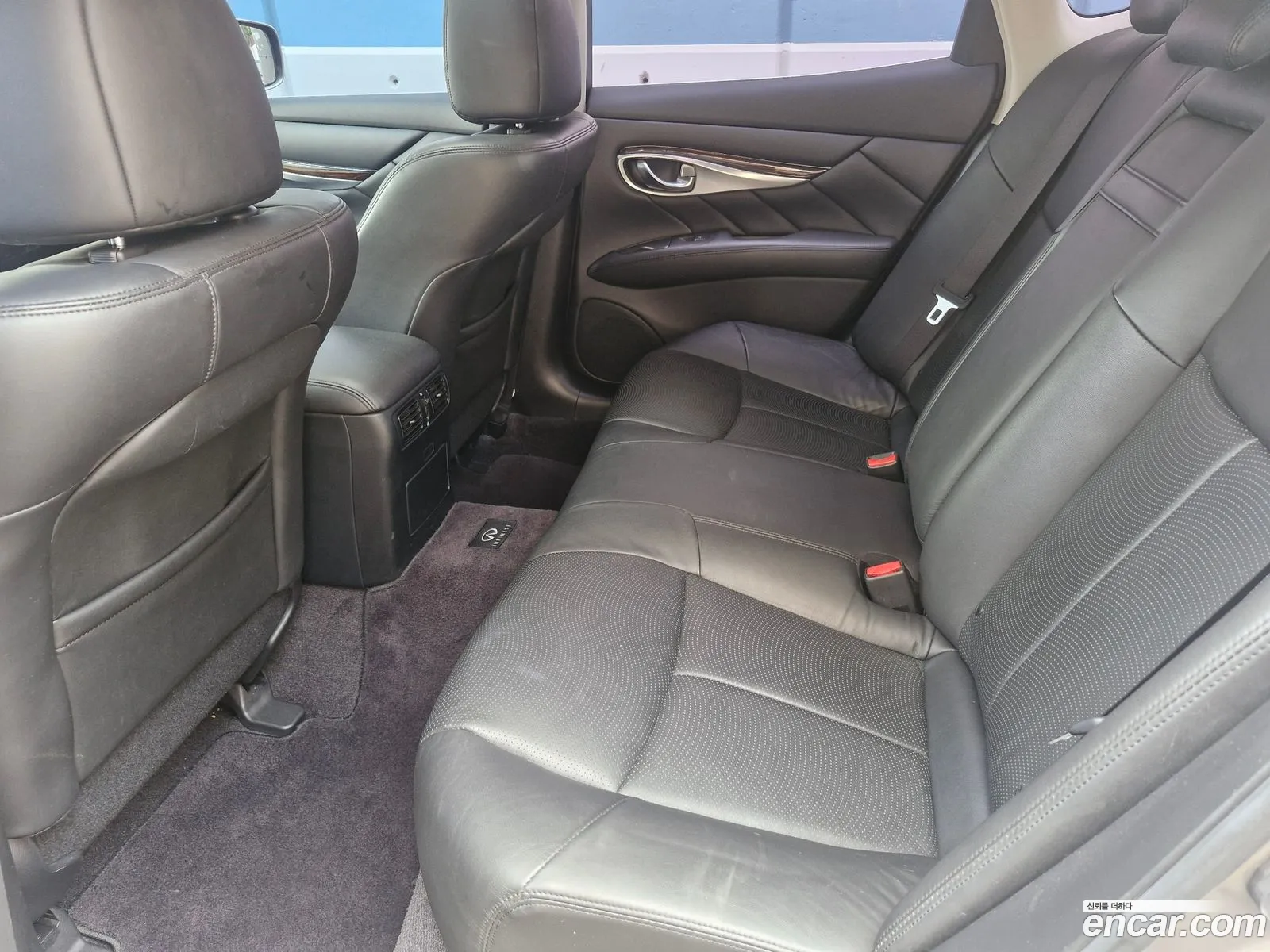 Infiniti M37 2011 — 11