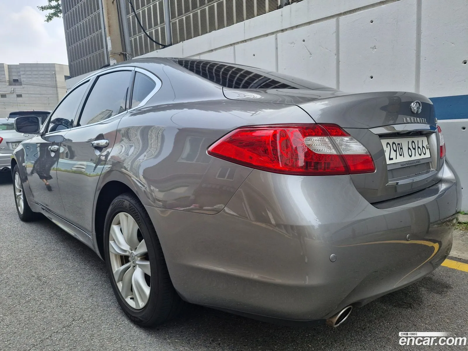 Infiniti M37