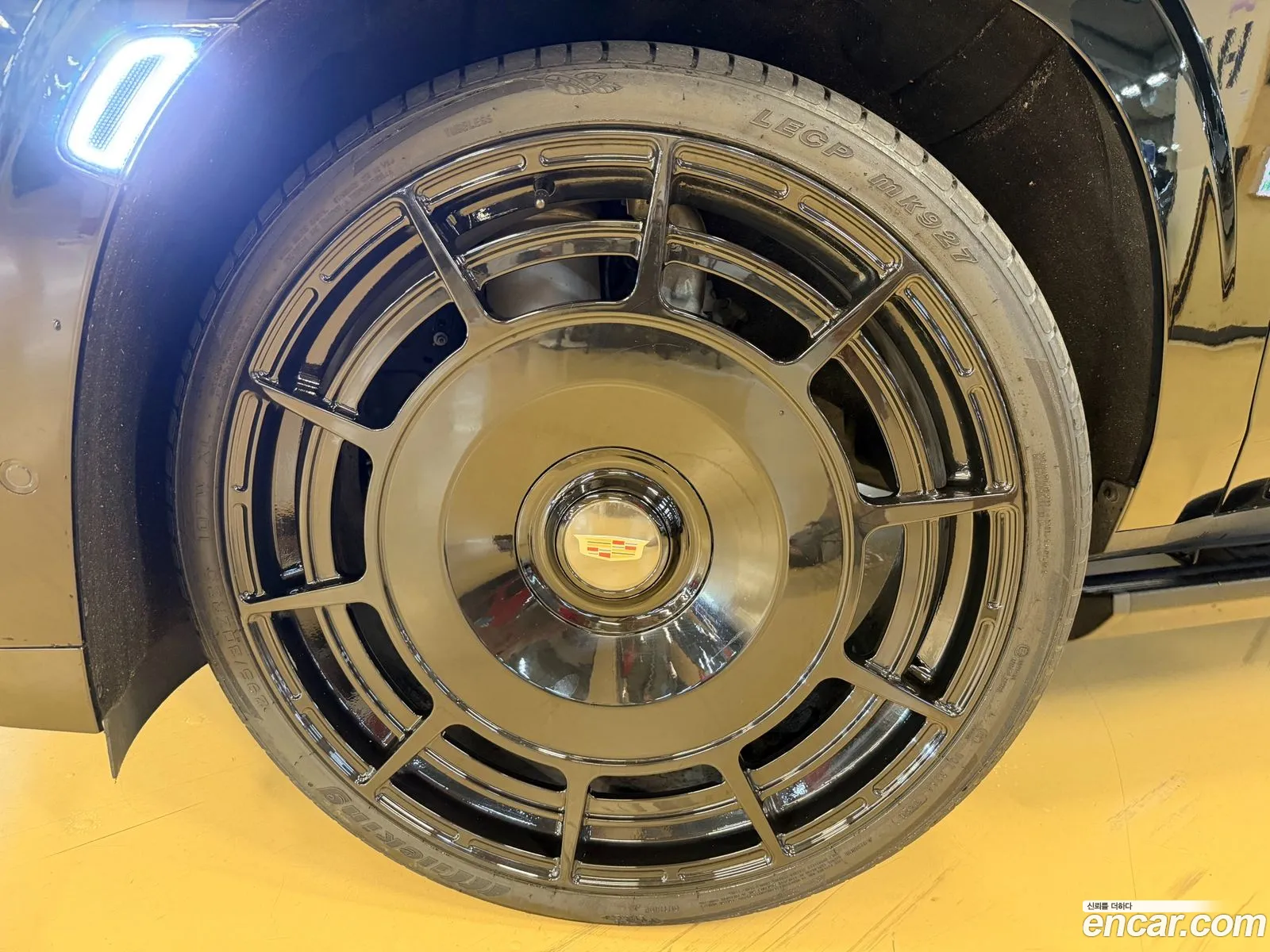 Cadillac Escalade 2023 — 17