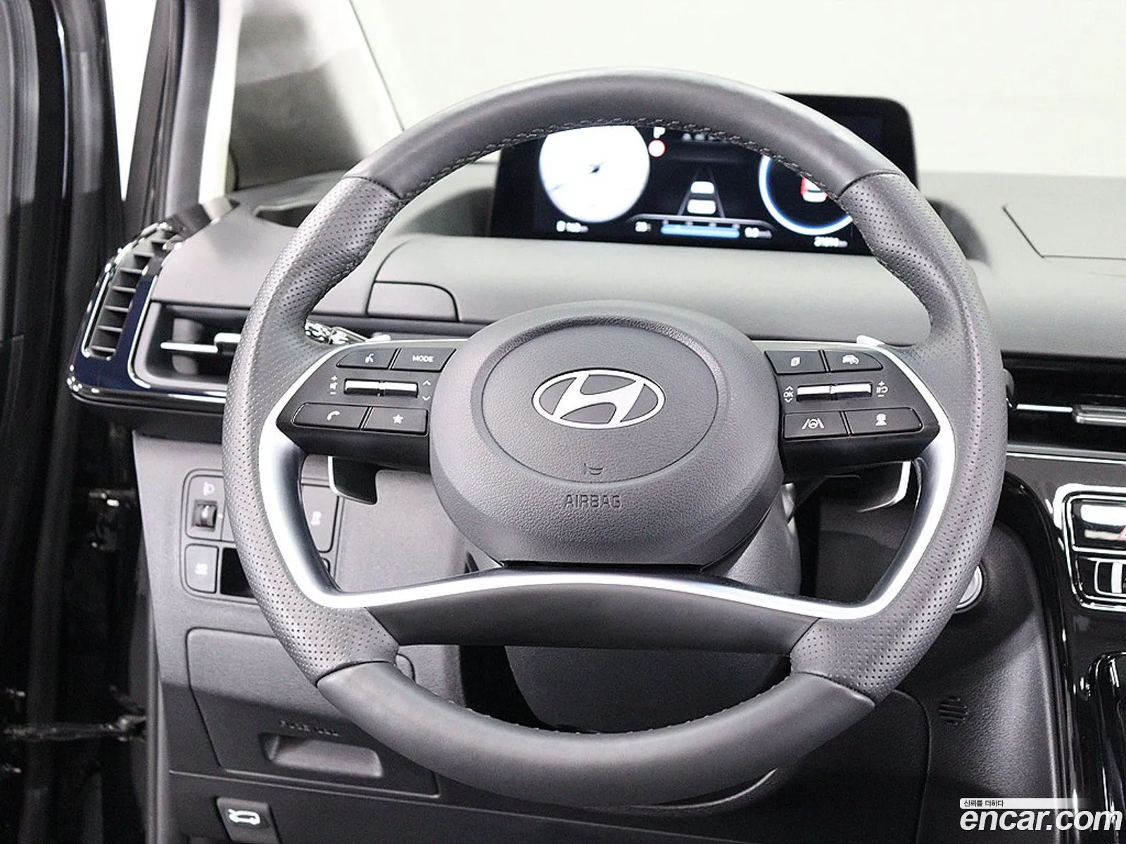 Hyundai Staria 2025 — 8
