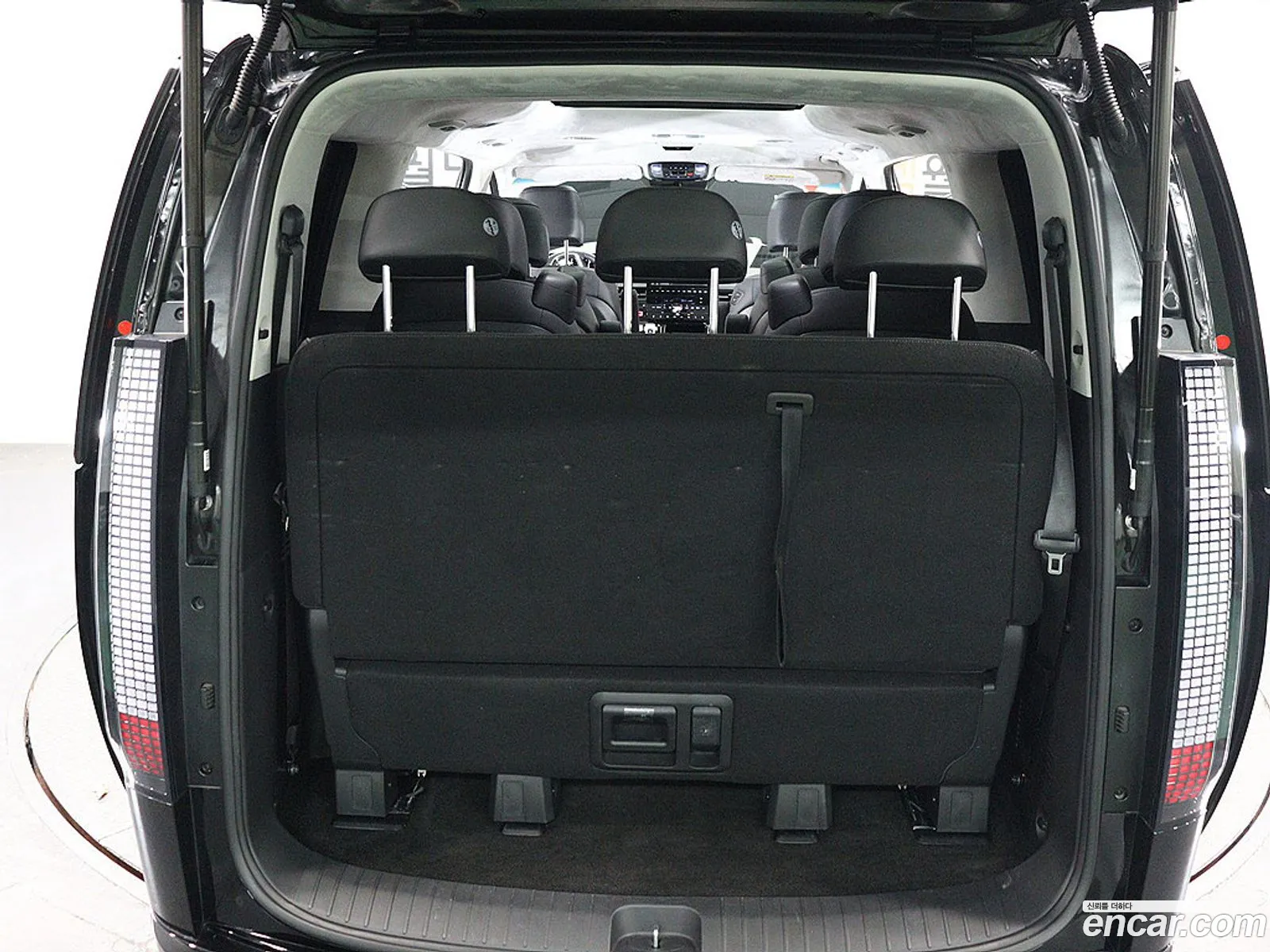 Hyundai Staria 2025 — 12