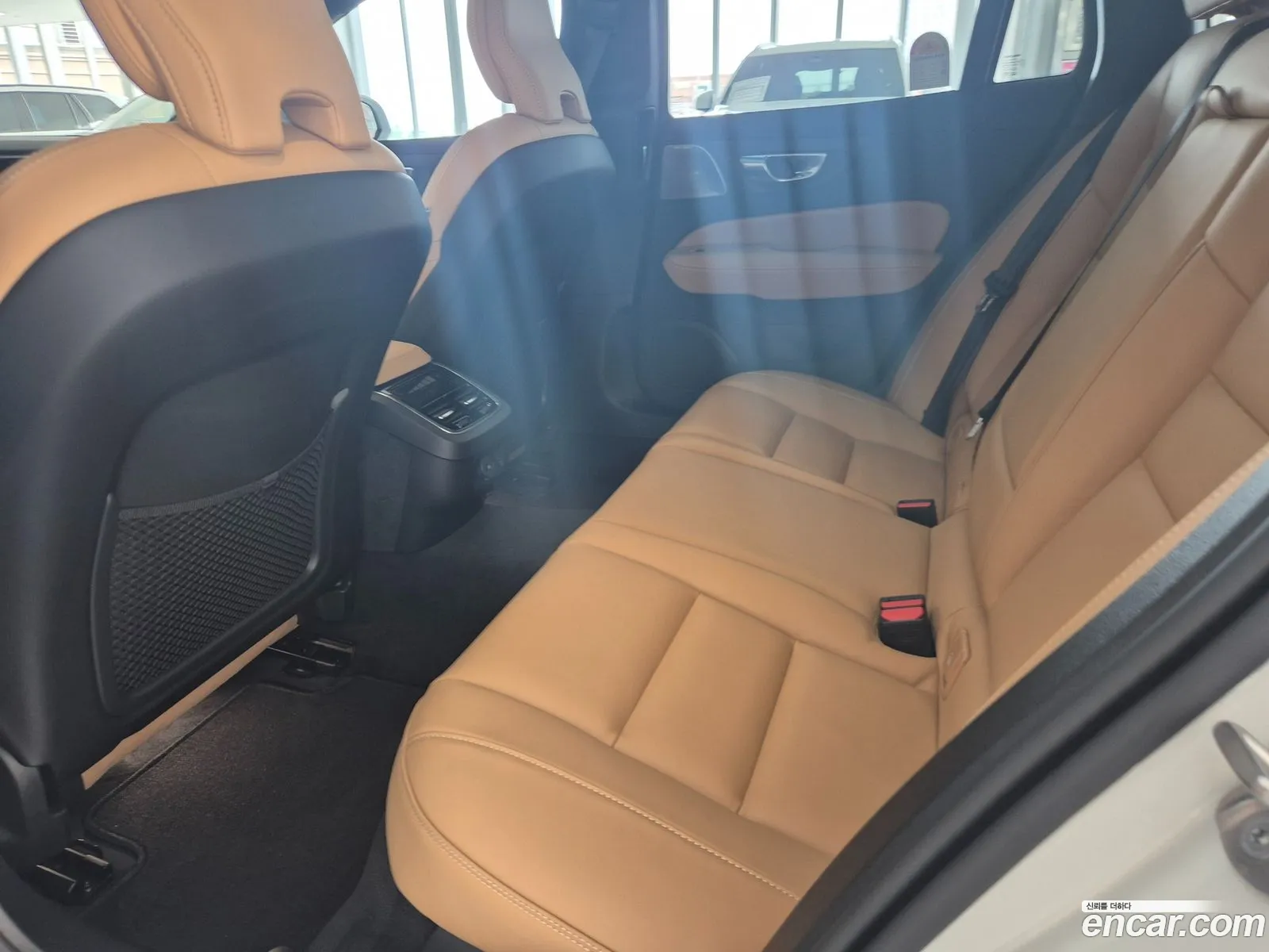 Volvo V60 Cross Country 2025 — 16