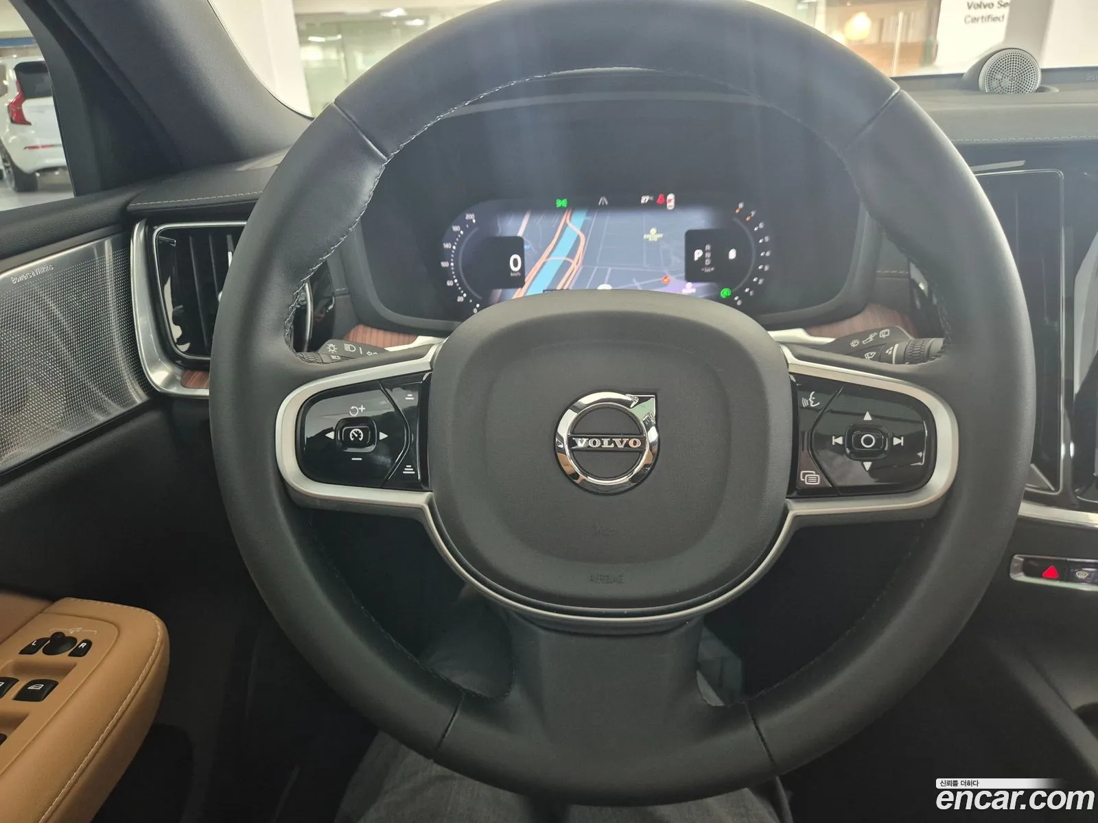 Volvo V60 Cross Country 2025 — 15
