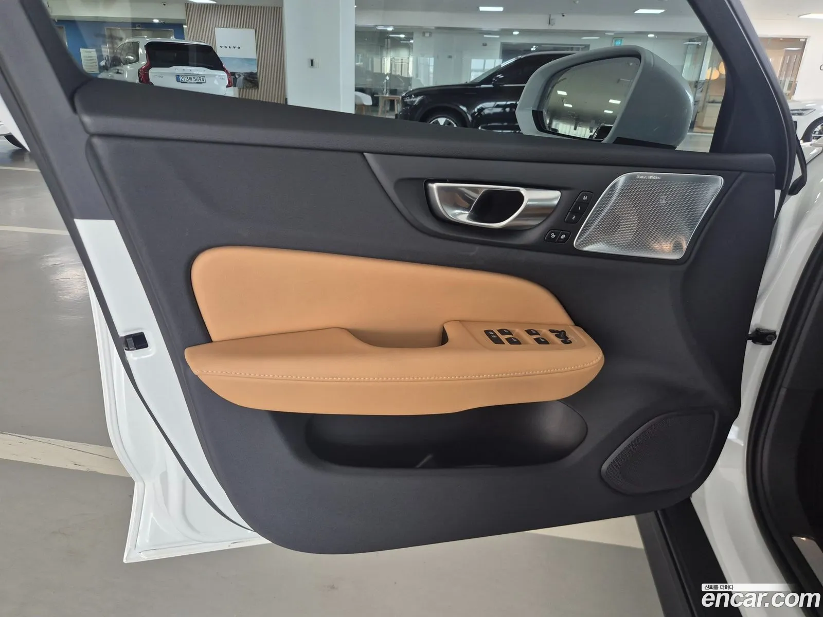 Volvo V60 Cross Country 2025 — 5