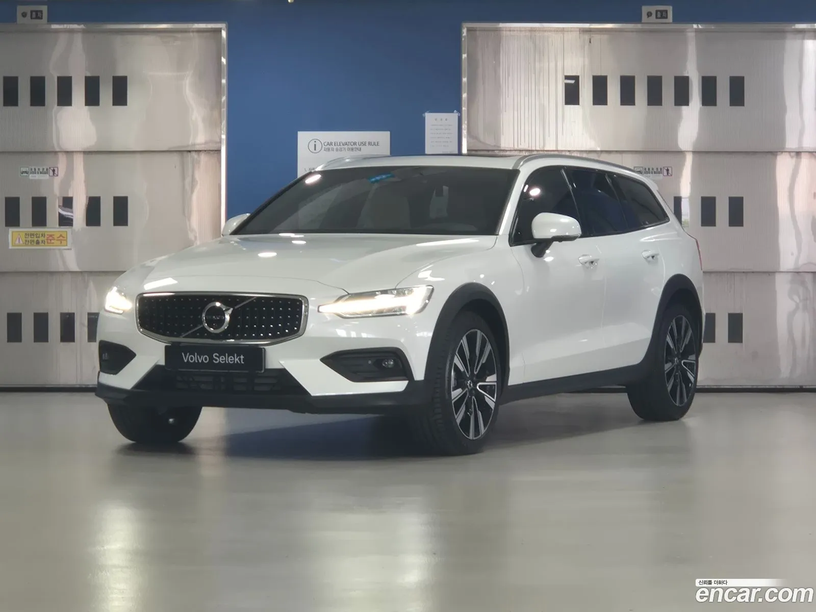 Volvo V60 Cross Country 2025 — 11