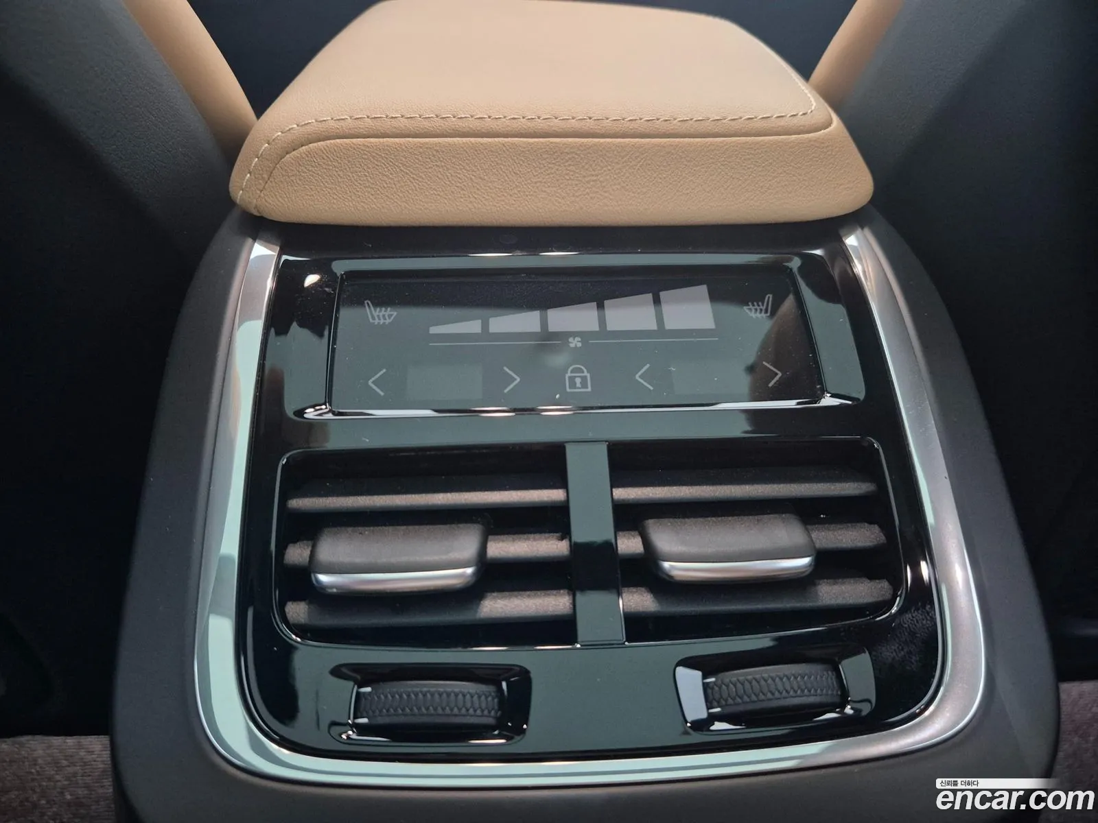 Volvo V60 Cross Country 2025 — 19