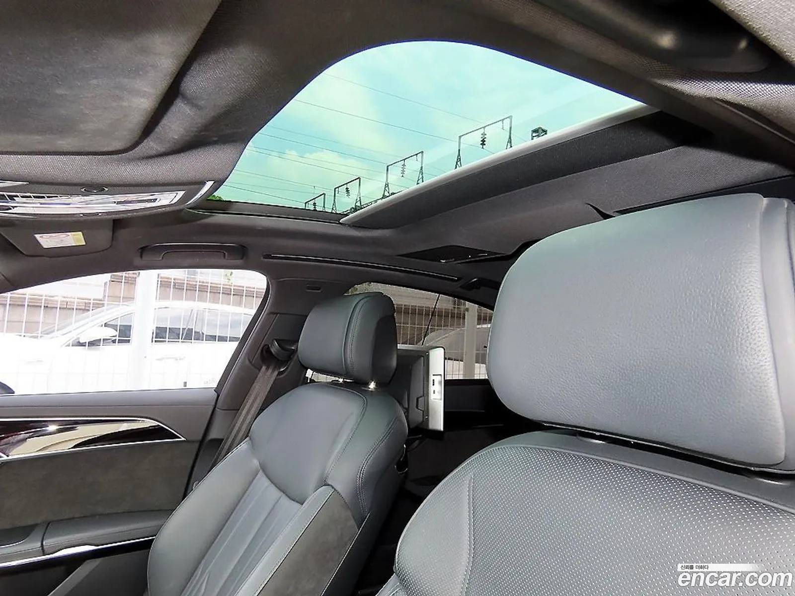 Audi A8 2021 — 18