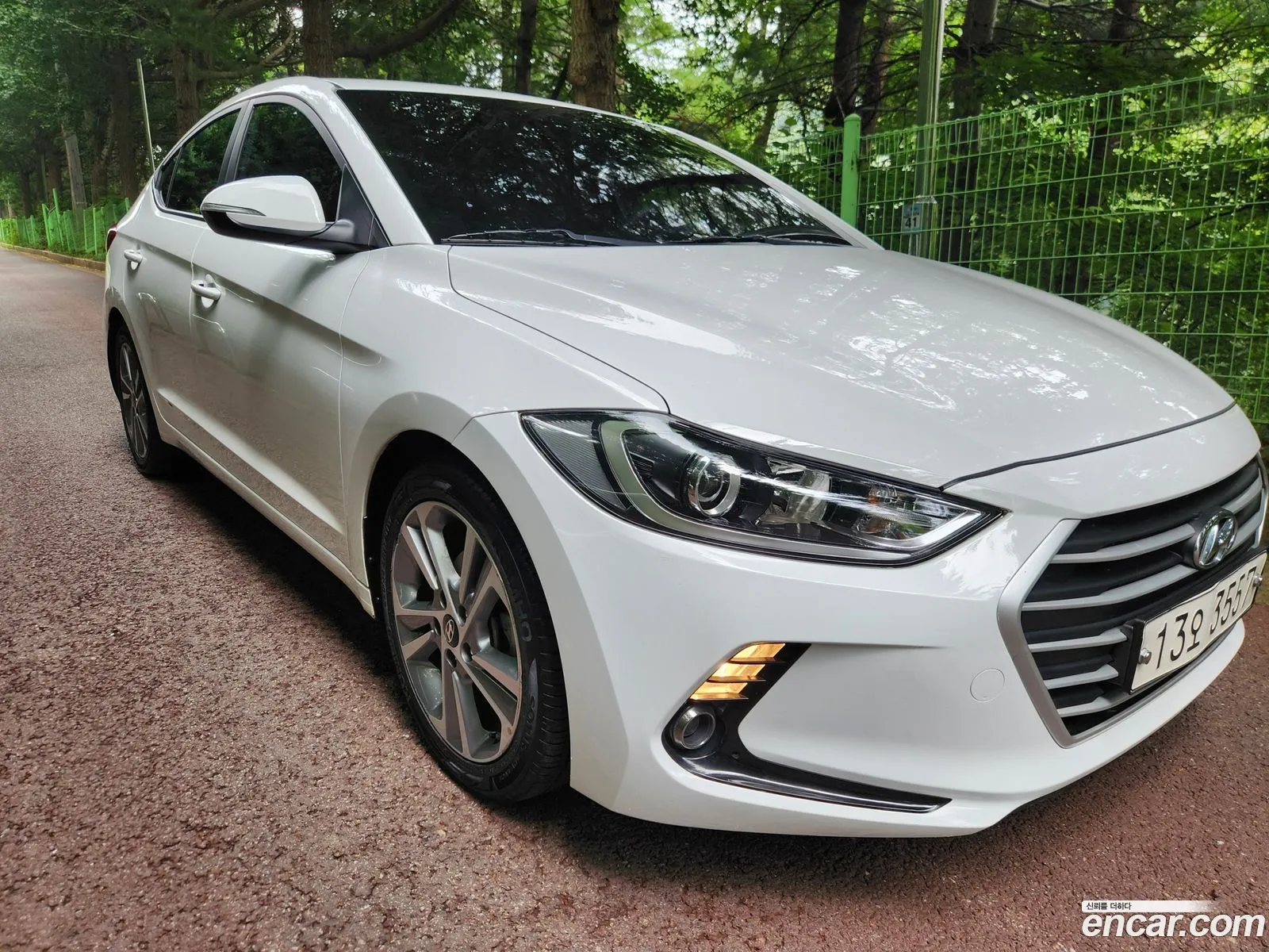 Hyundai Elantra AD 2017 — 13