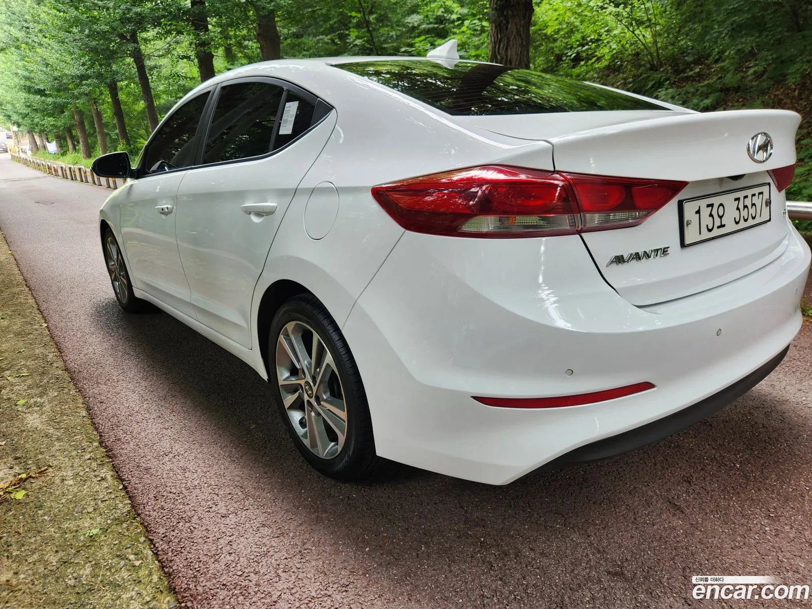 Hyundai Elantra AD 2017 — 12