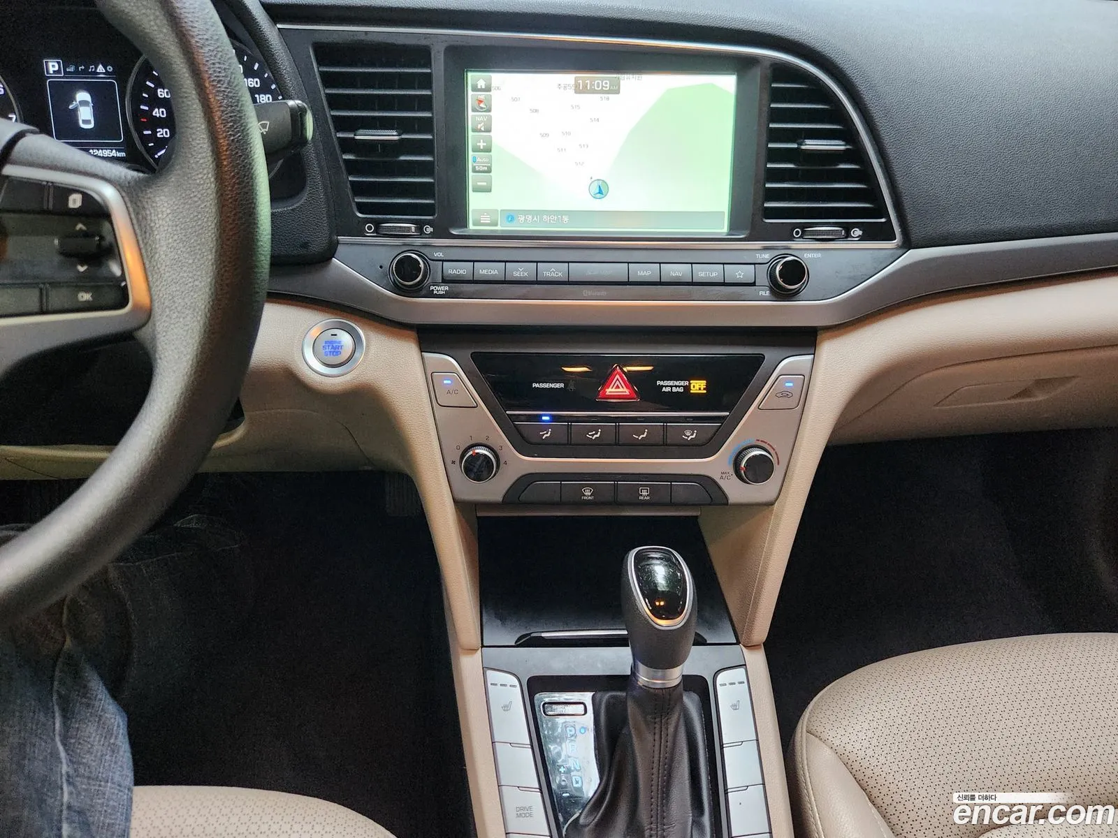 Hyundai Elantra AD 2017 — 11