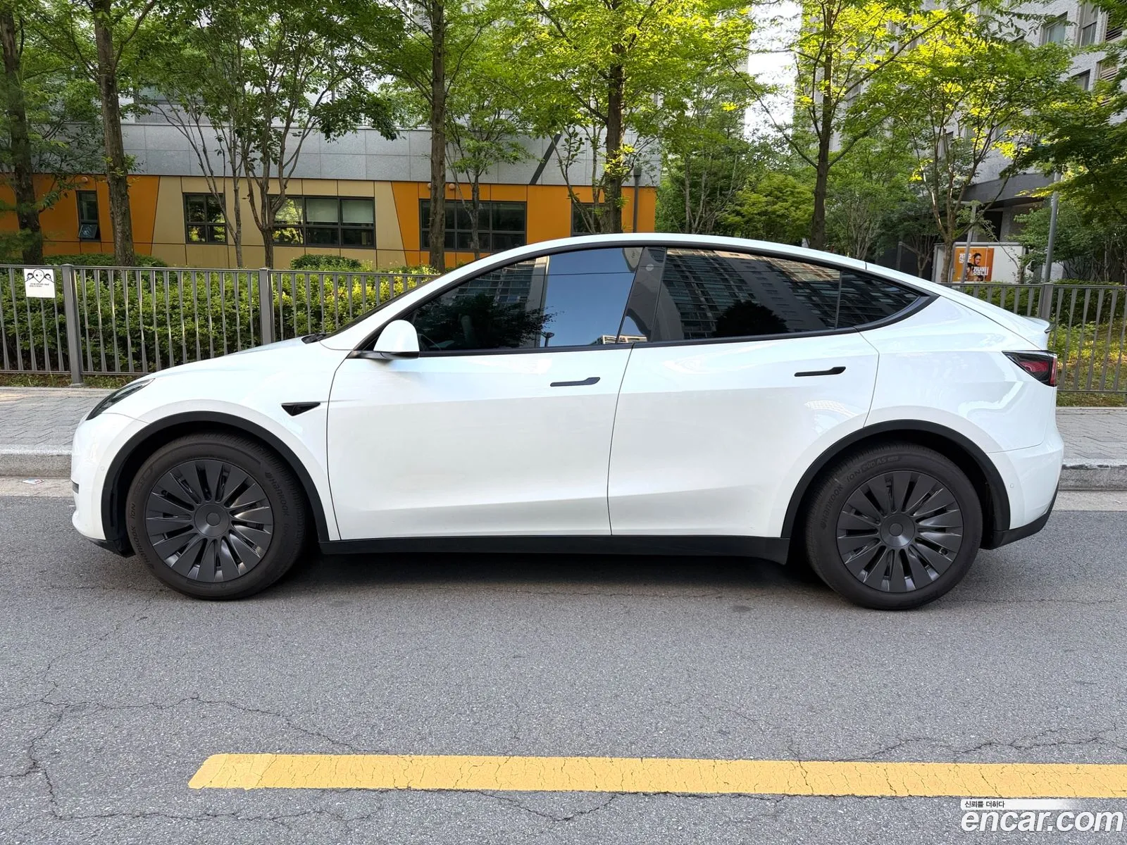 Tesla Model Y 2022 — 14